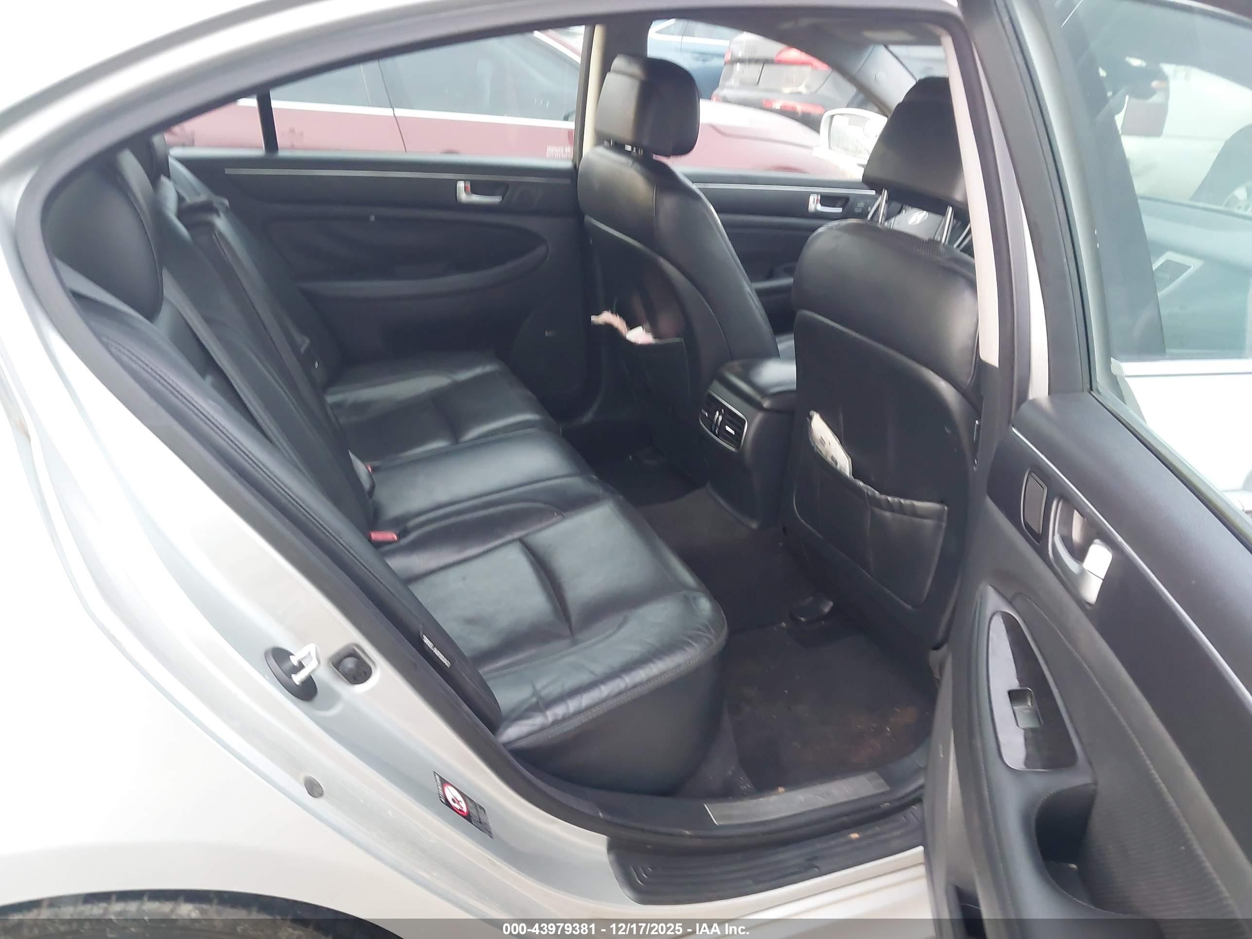 HYUNDAI GENESIS image 8