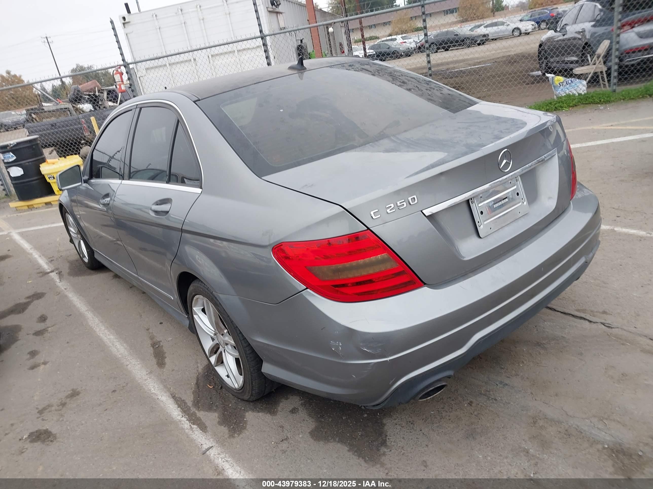 MERCEDES-BENZ C image 3