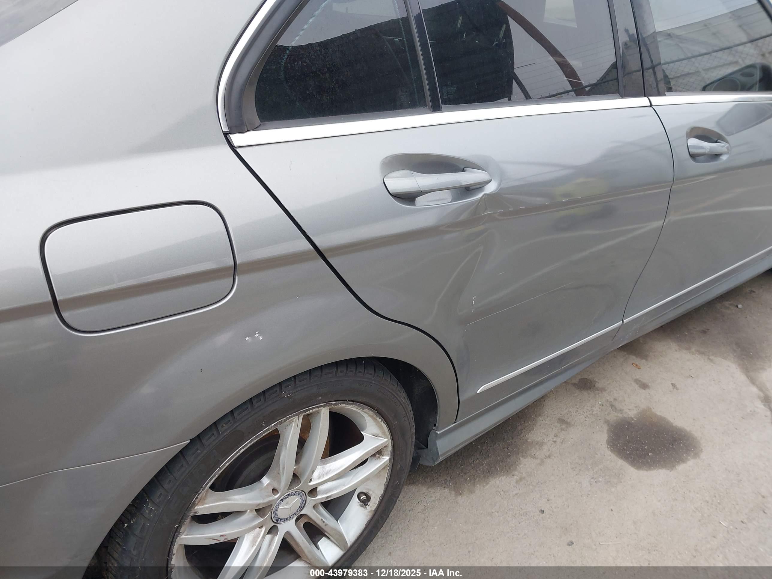 MERCEDES-BENZ C image 6