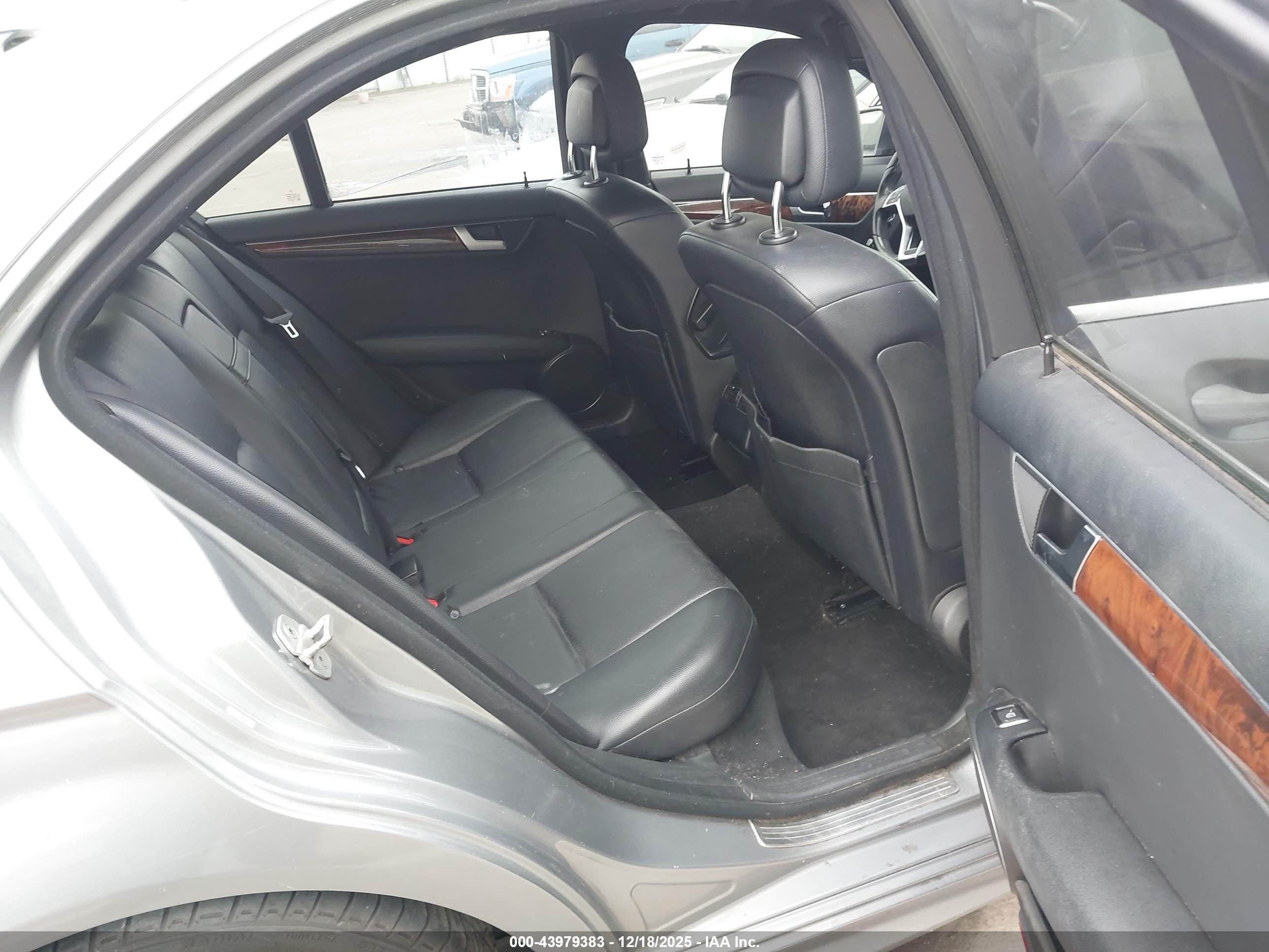 MERCEDES-BENZ C image 8