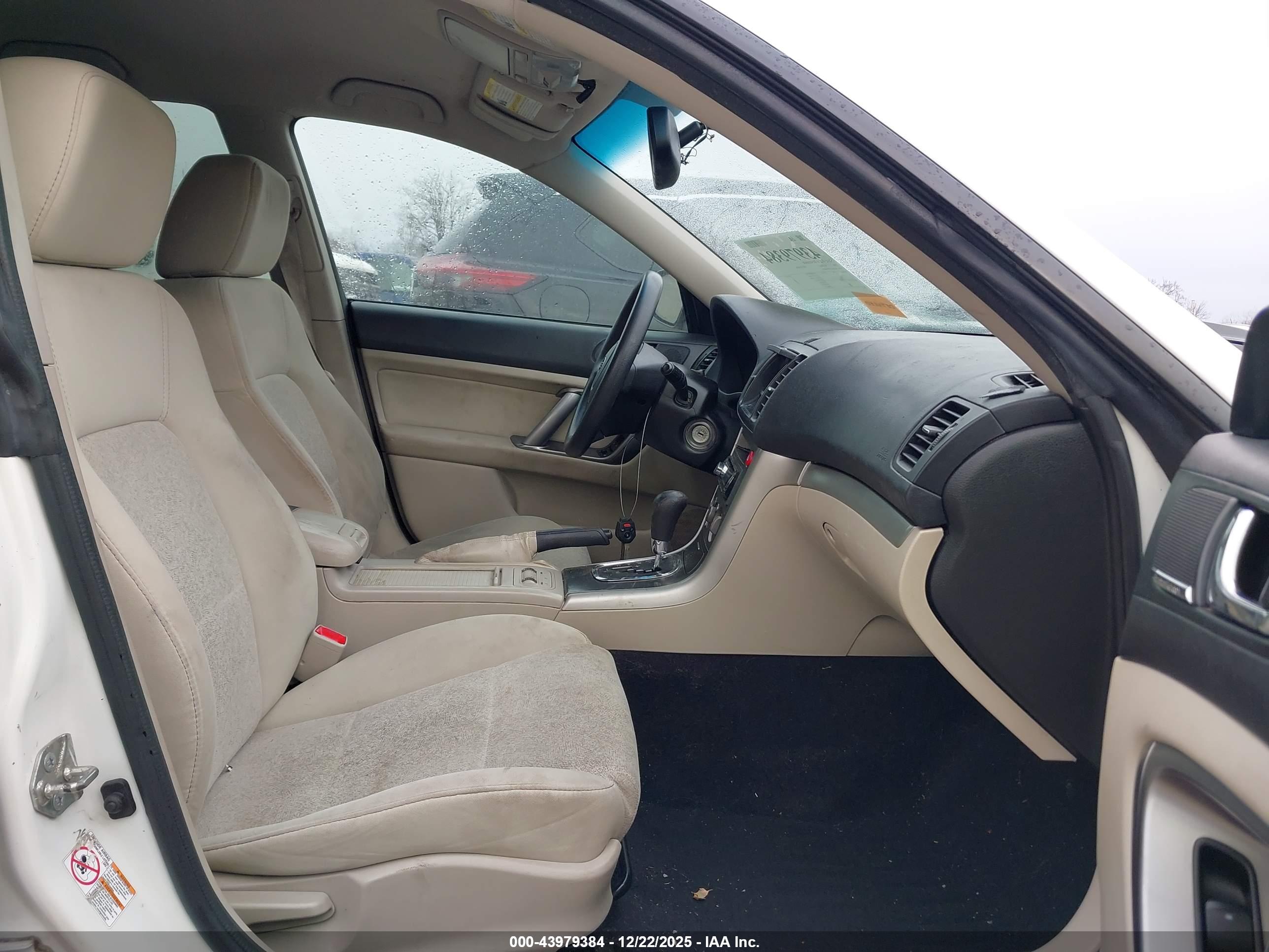 SUBARU OUTBACK image 5