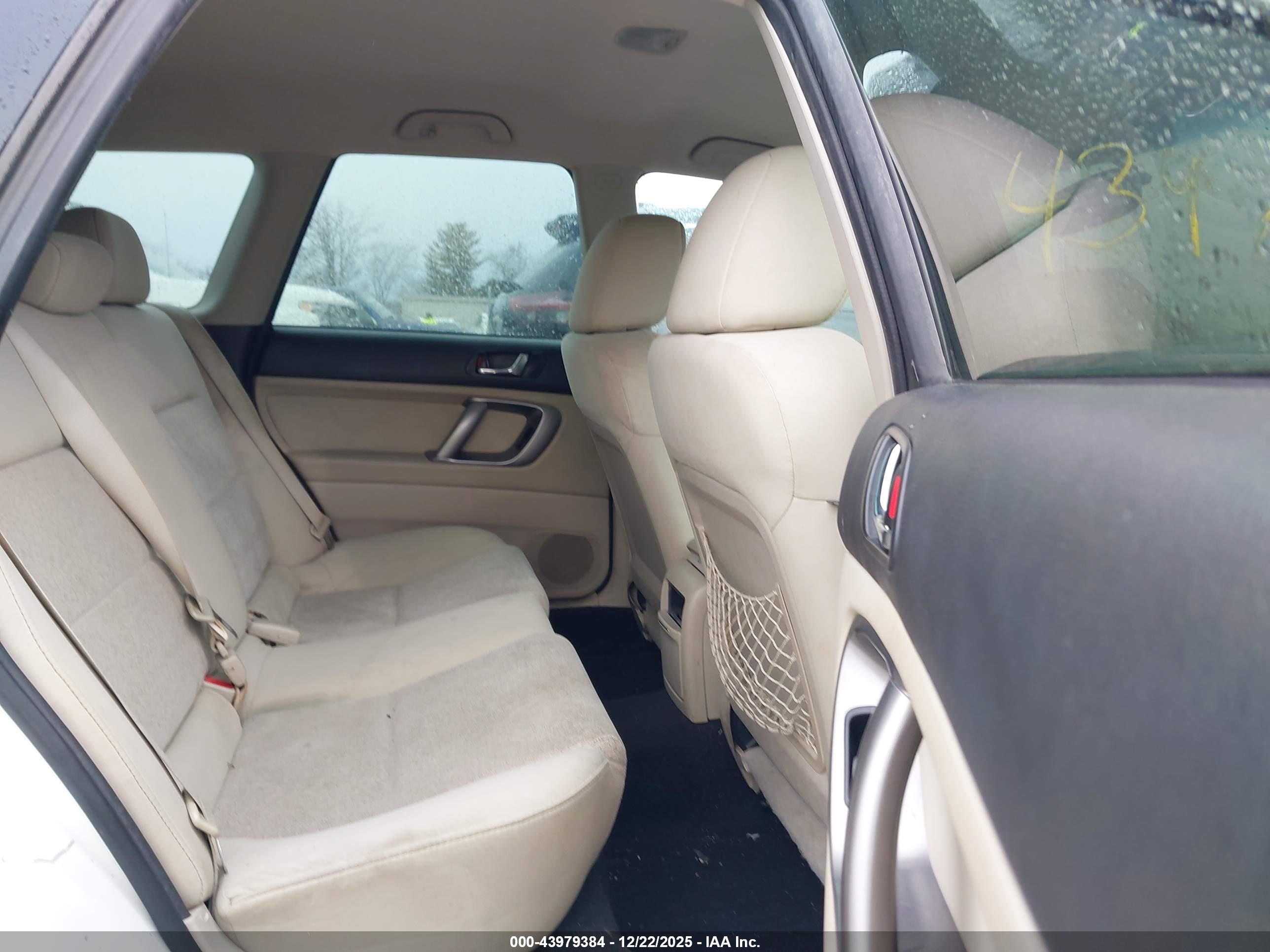 SUBARU OUTBACK image 8