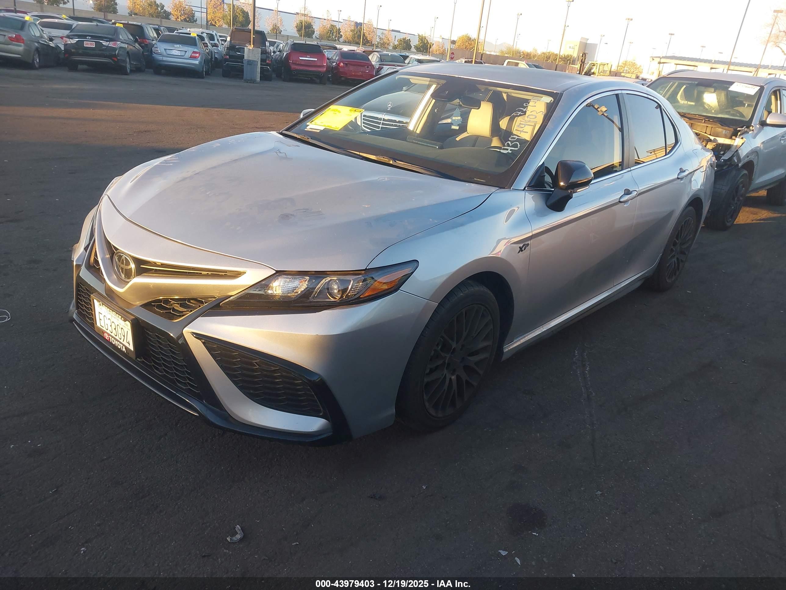 TOYOTA CAMRY image 2