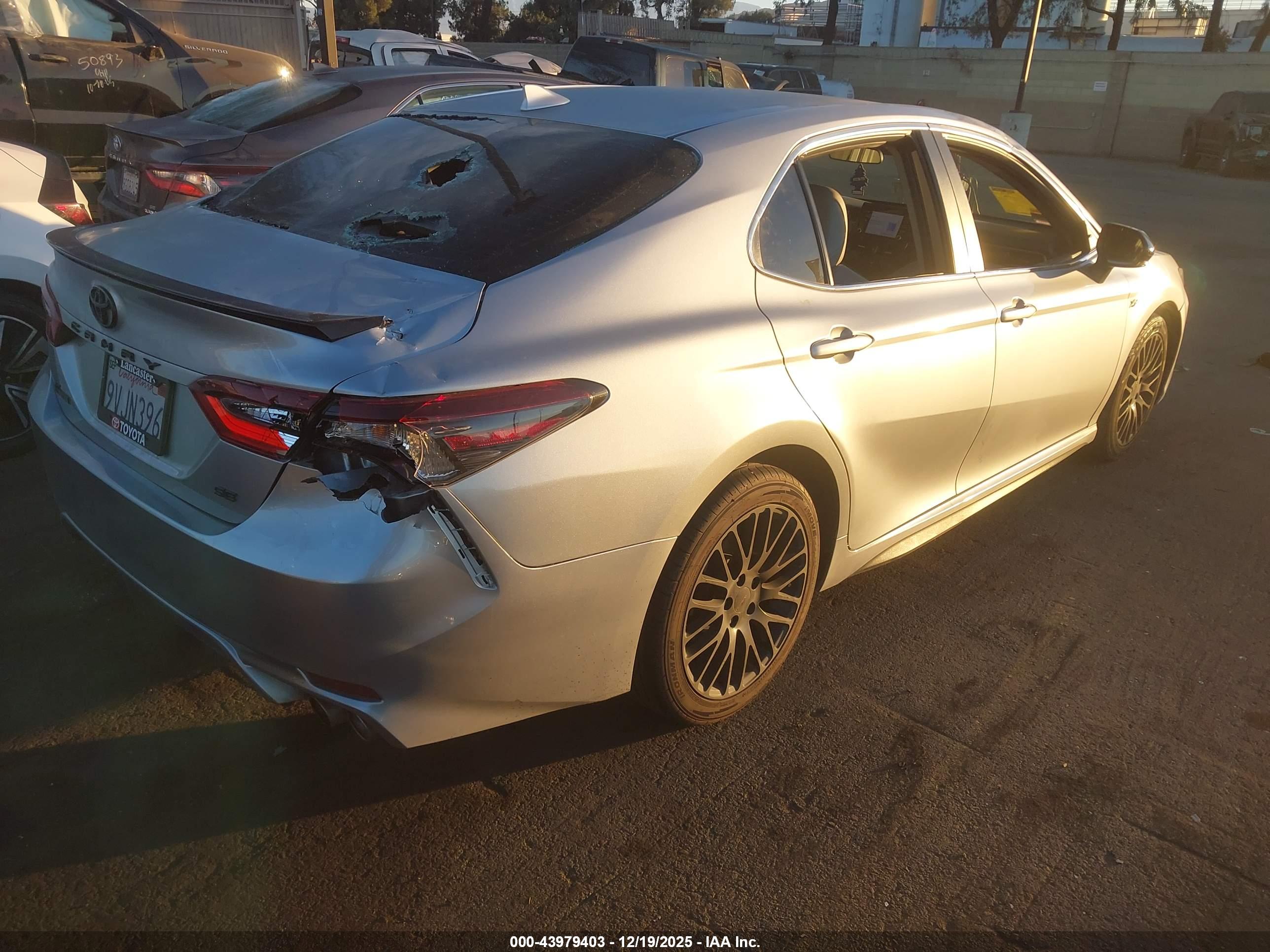 TOYOTA CAMRY image 4