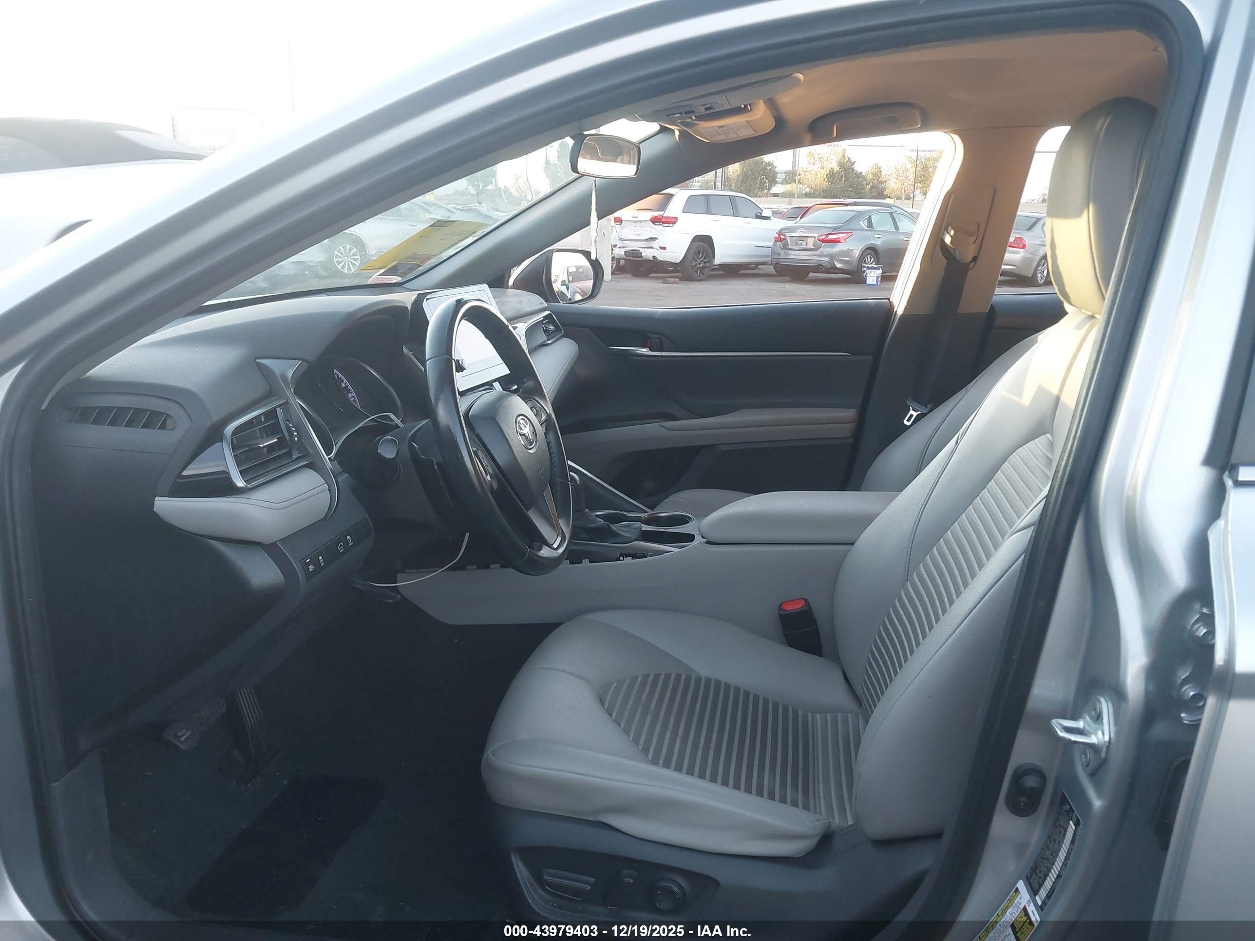 TOYOTA CAMRY image 5