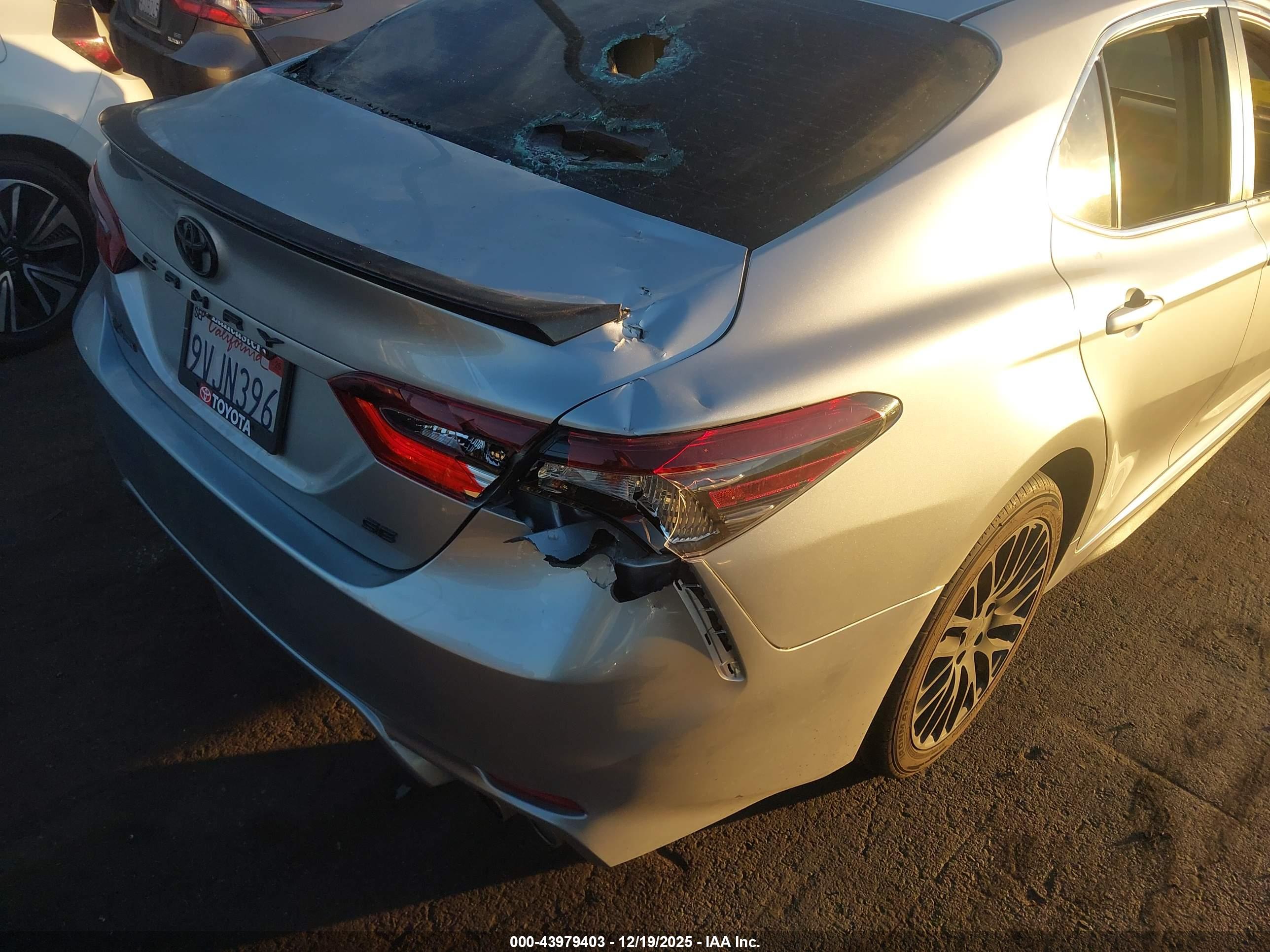 TOYOTA CAMRY image 6