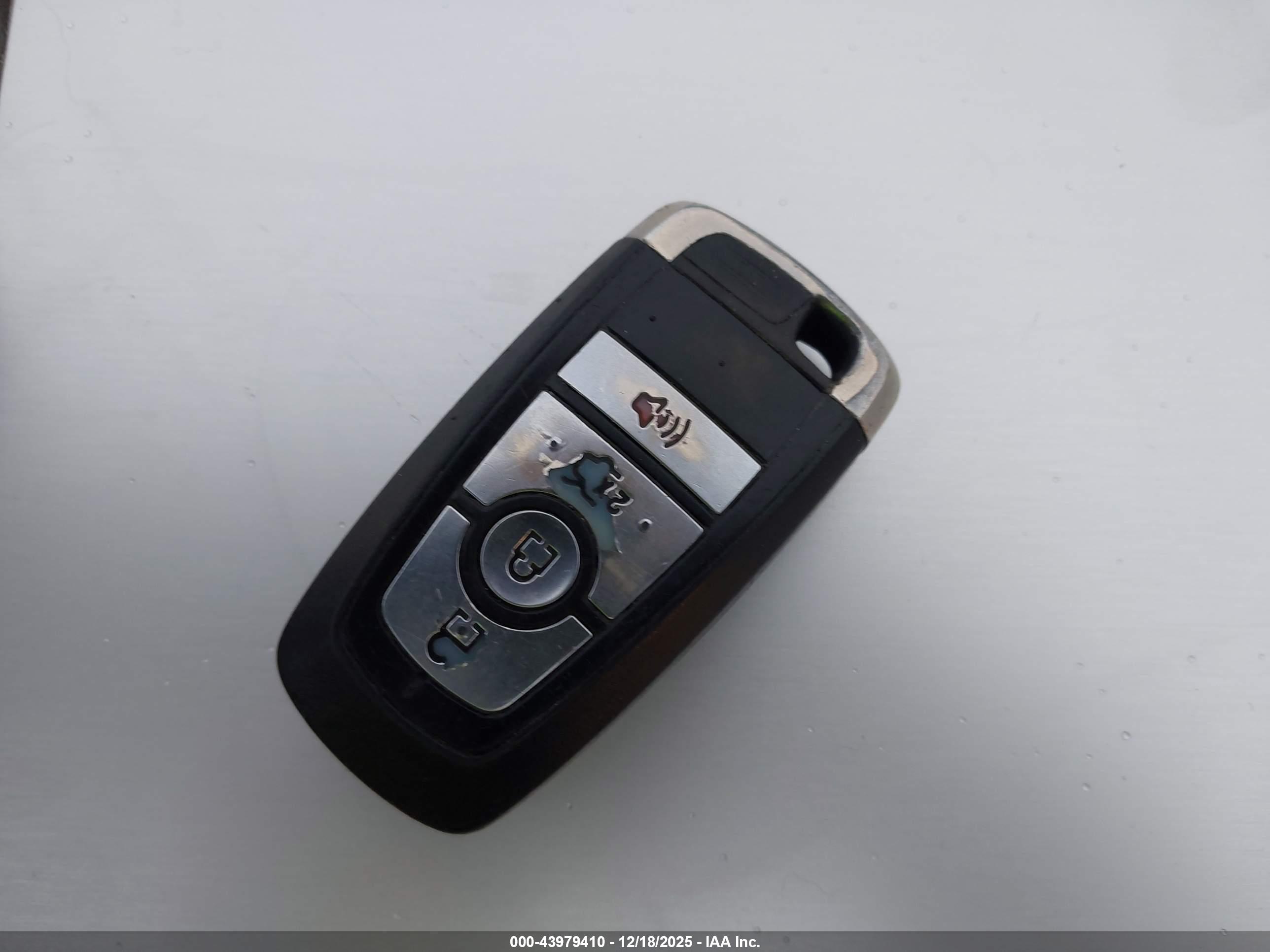 FORD FUSION image 11