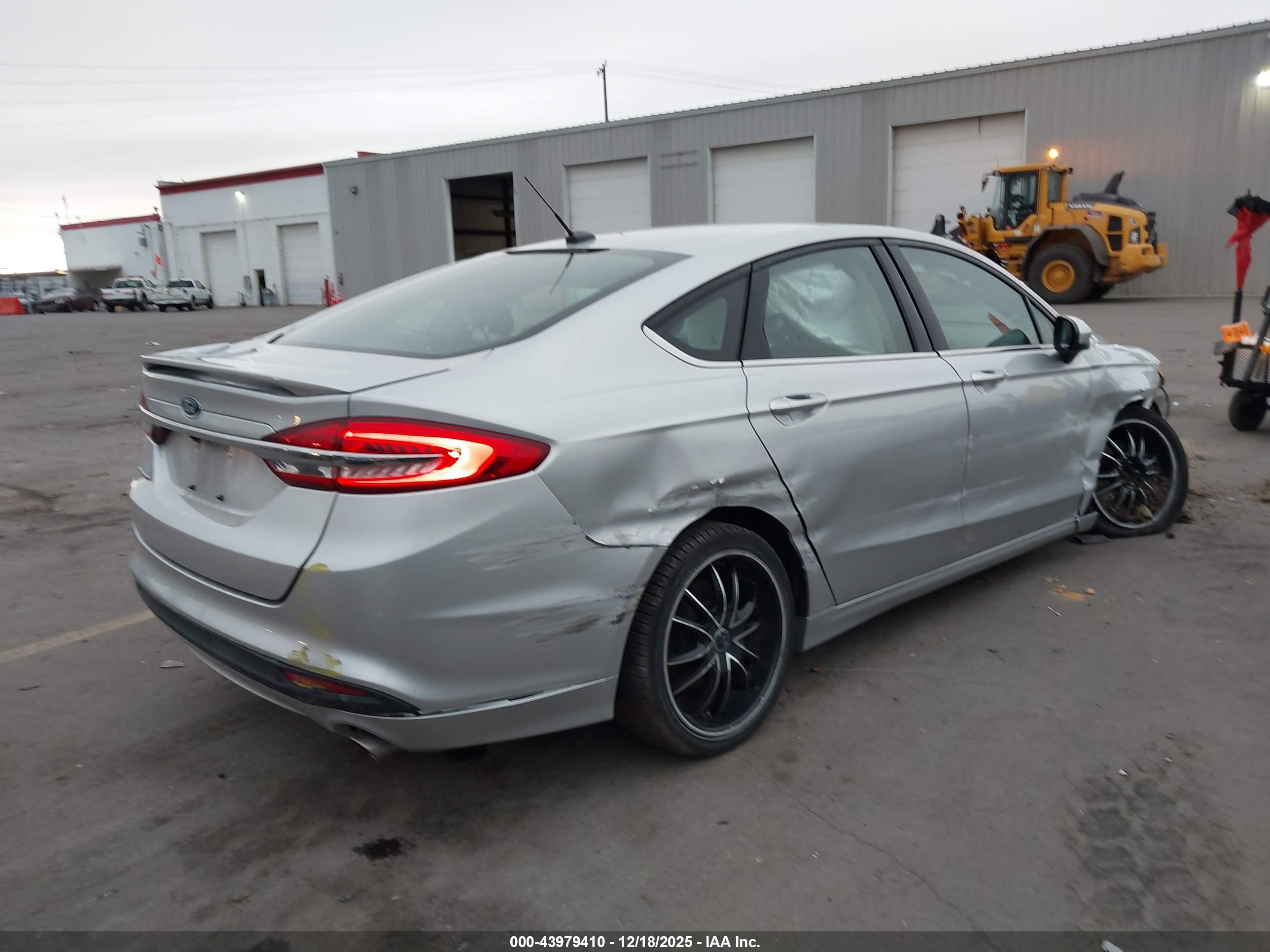 FORD FUSION image 4