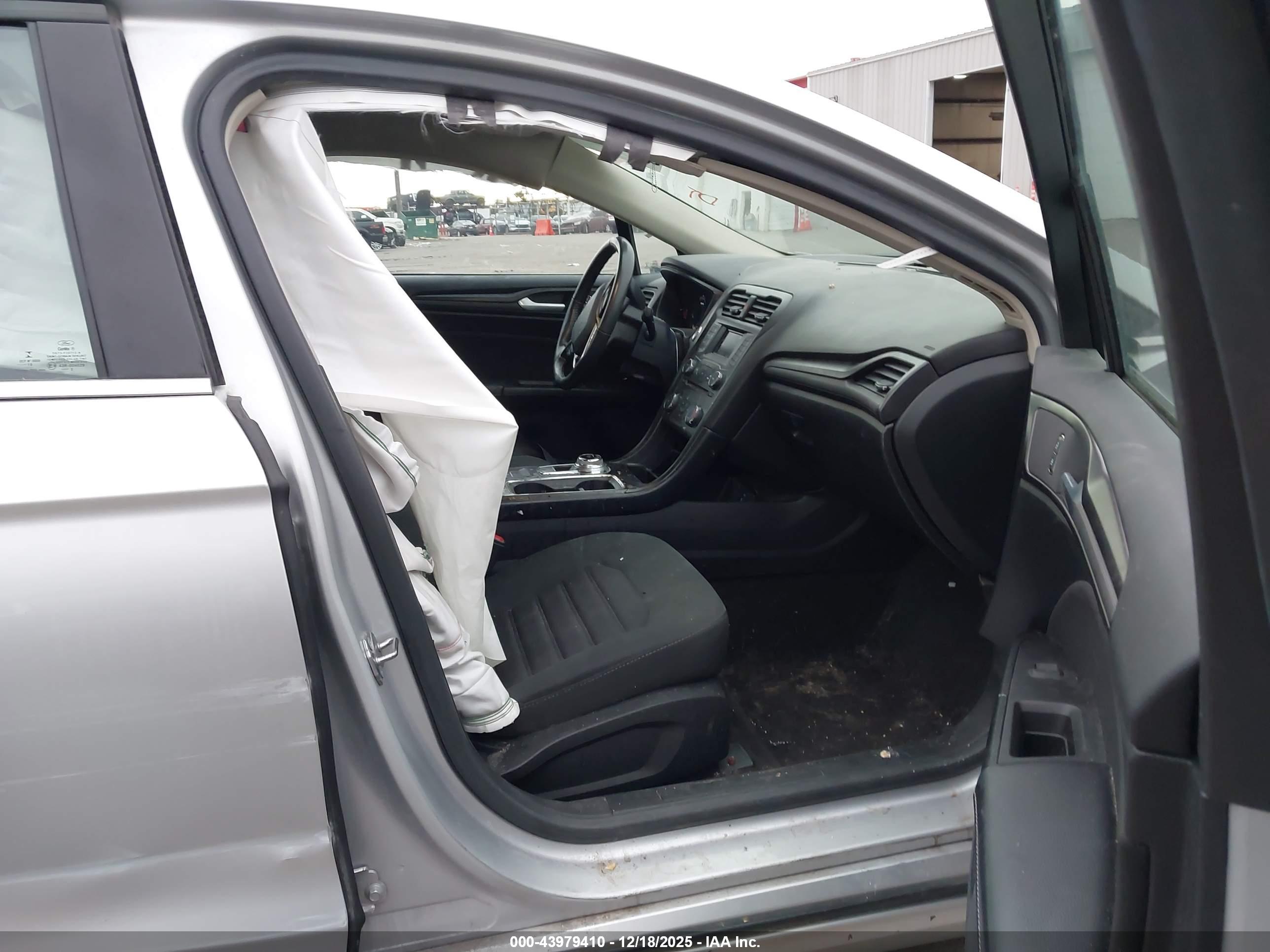 FORD FUSION image 5