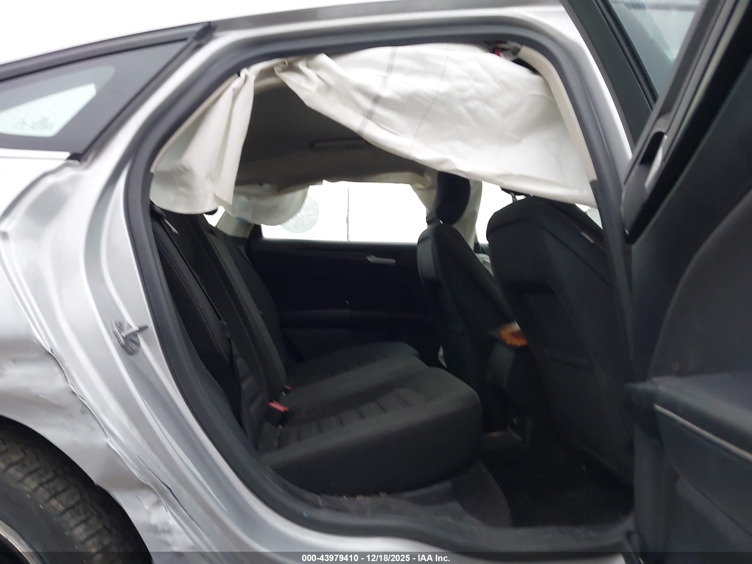 FORD FUSION image 8