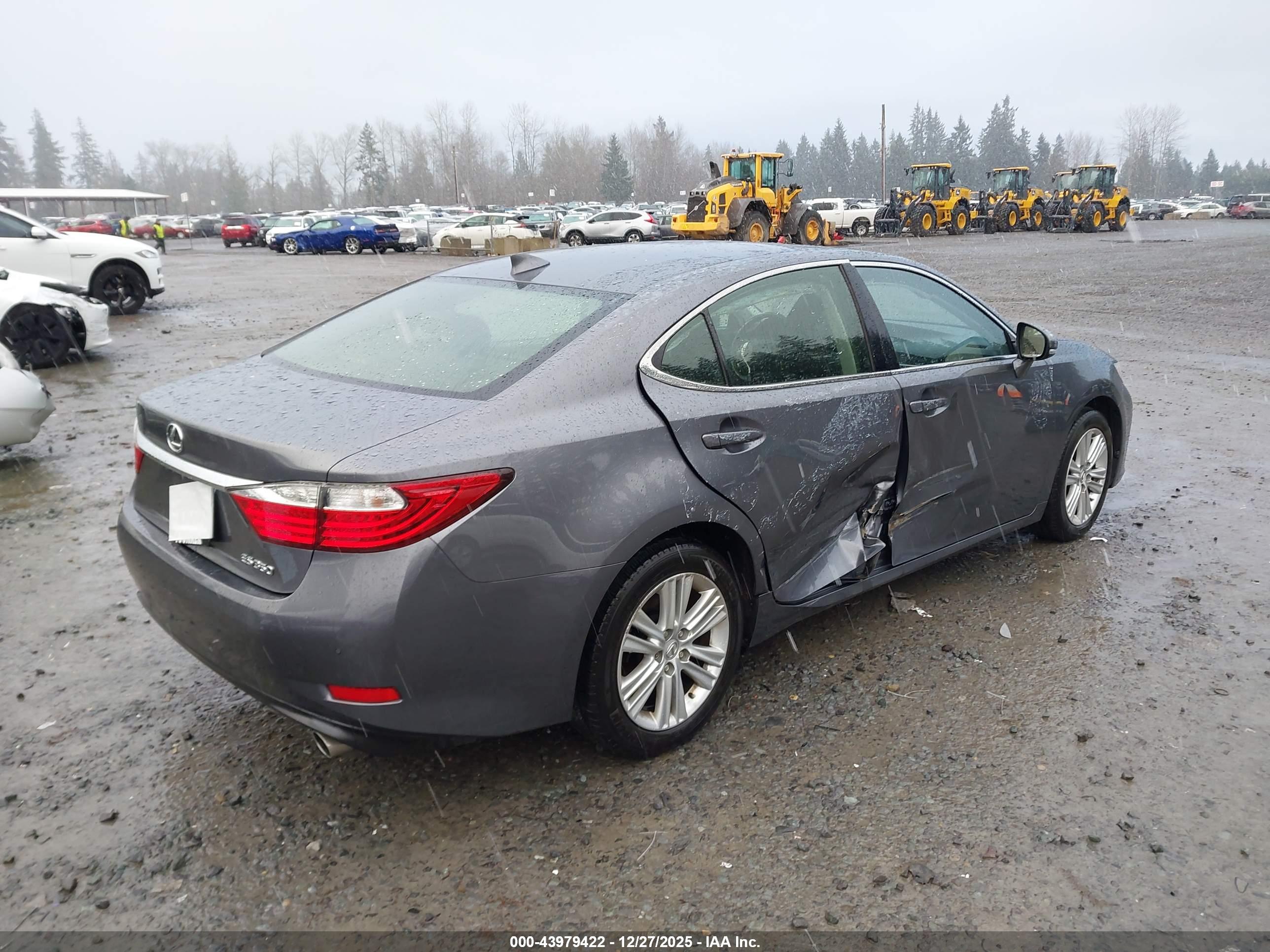 LEXUS ES image 4