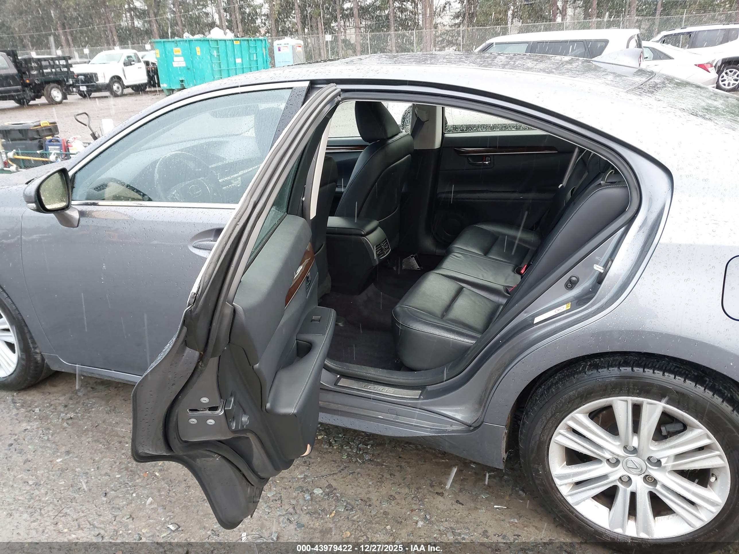 LEXUS ES image 8