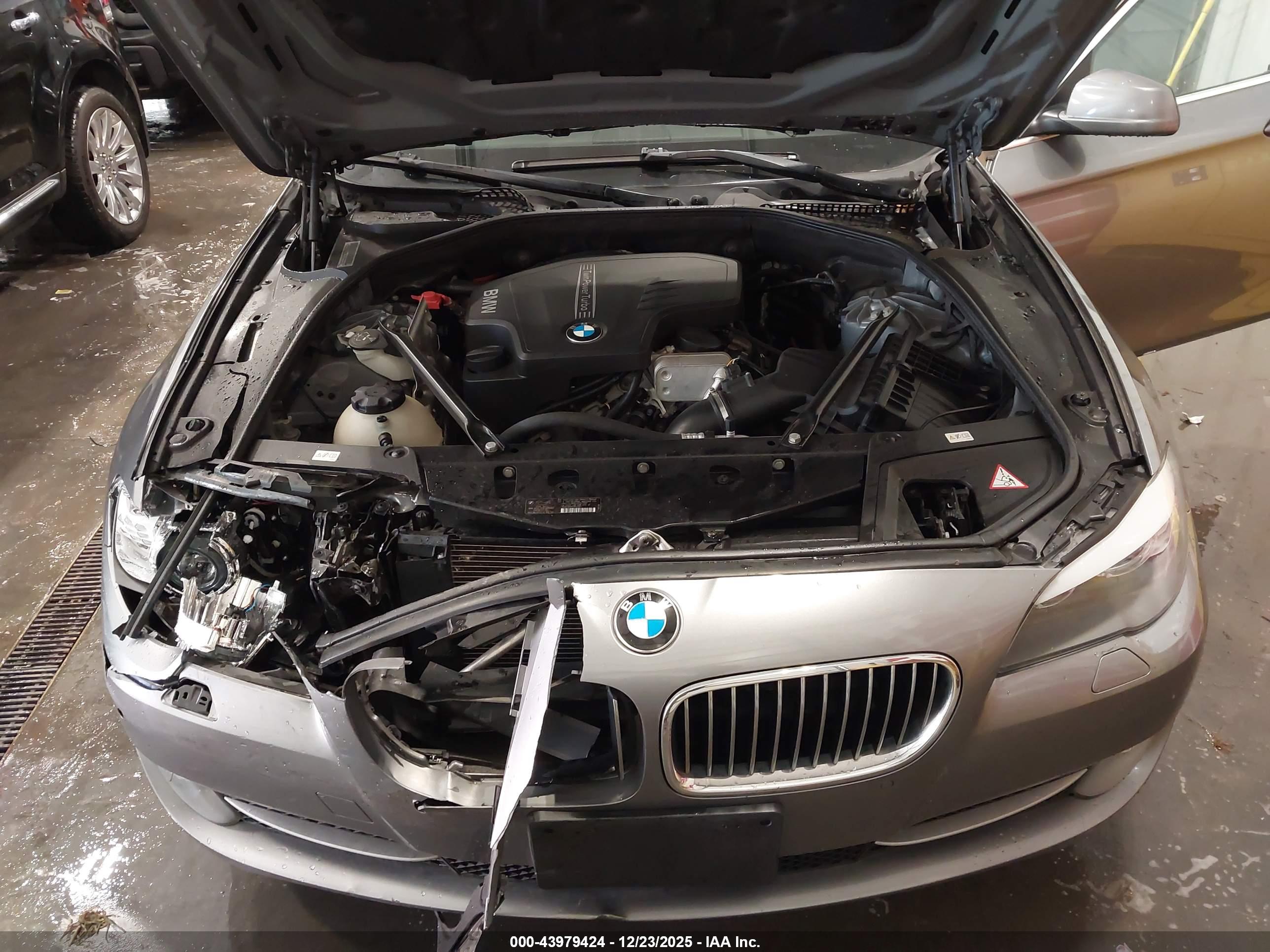 BMW 528I image 10