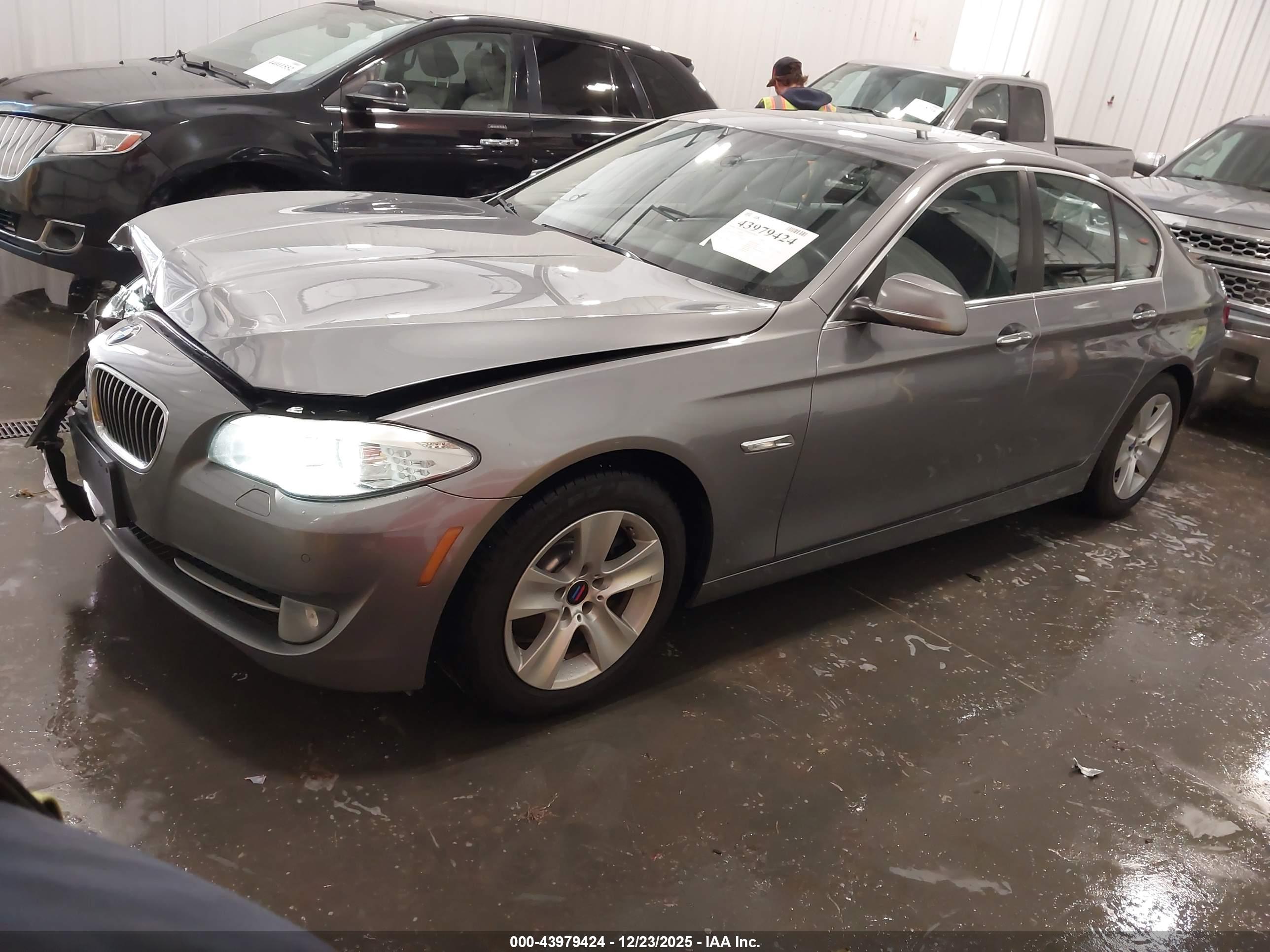BMW 528I image 2