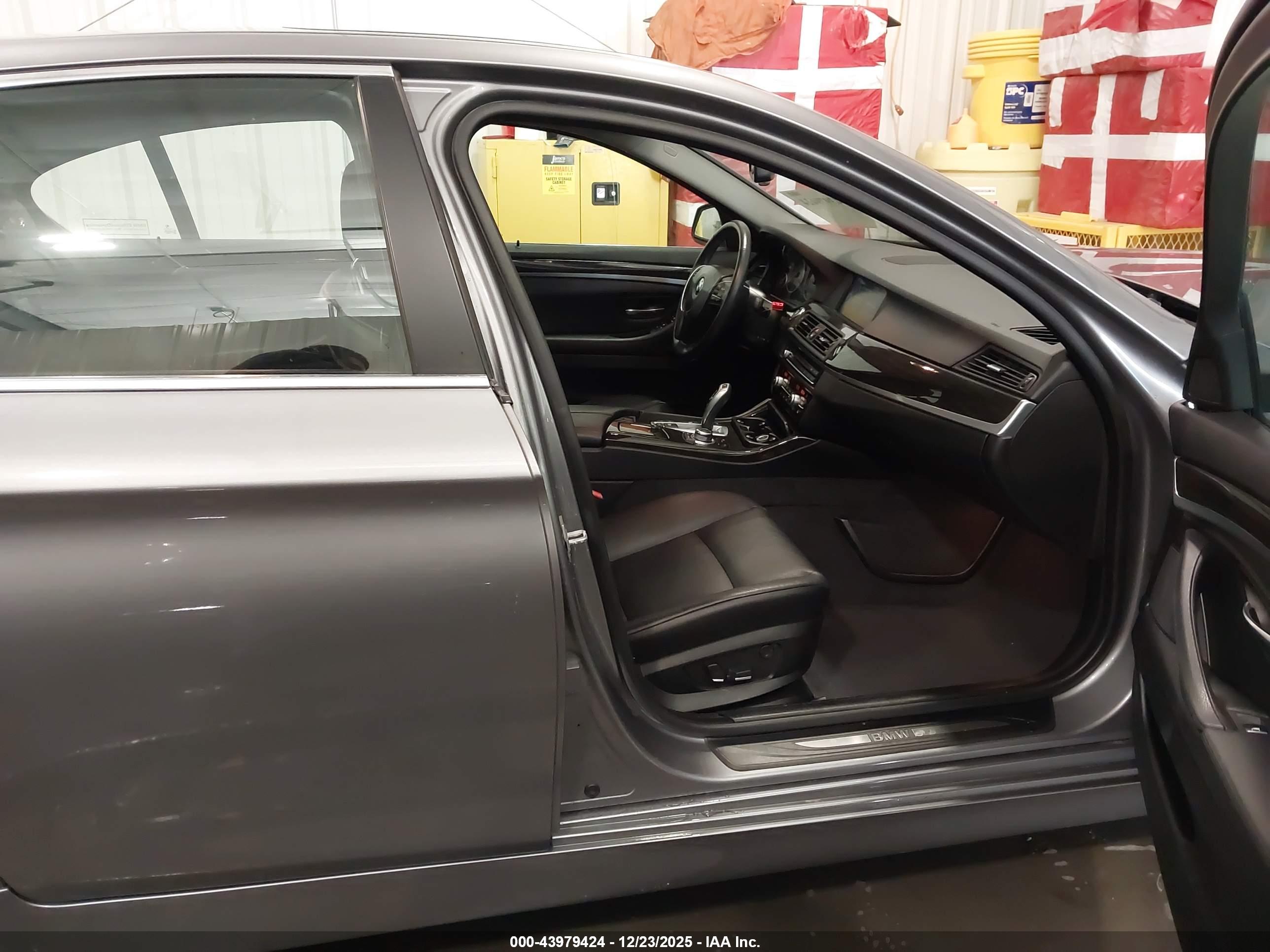 BMW 528I image 5
