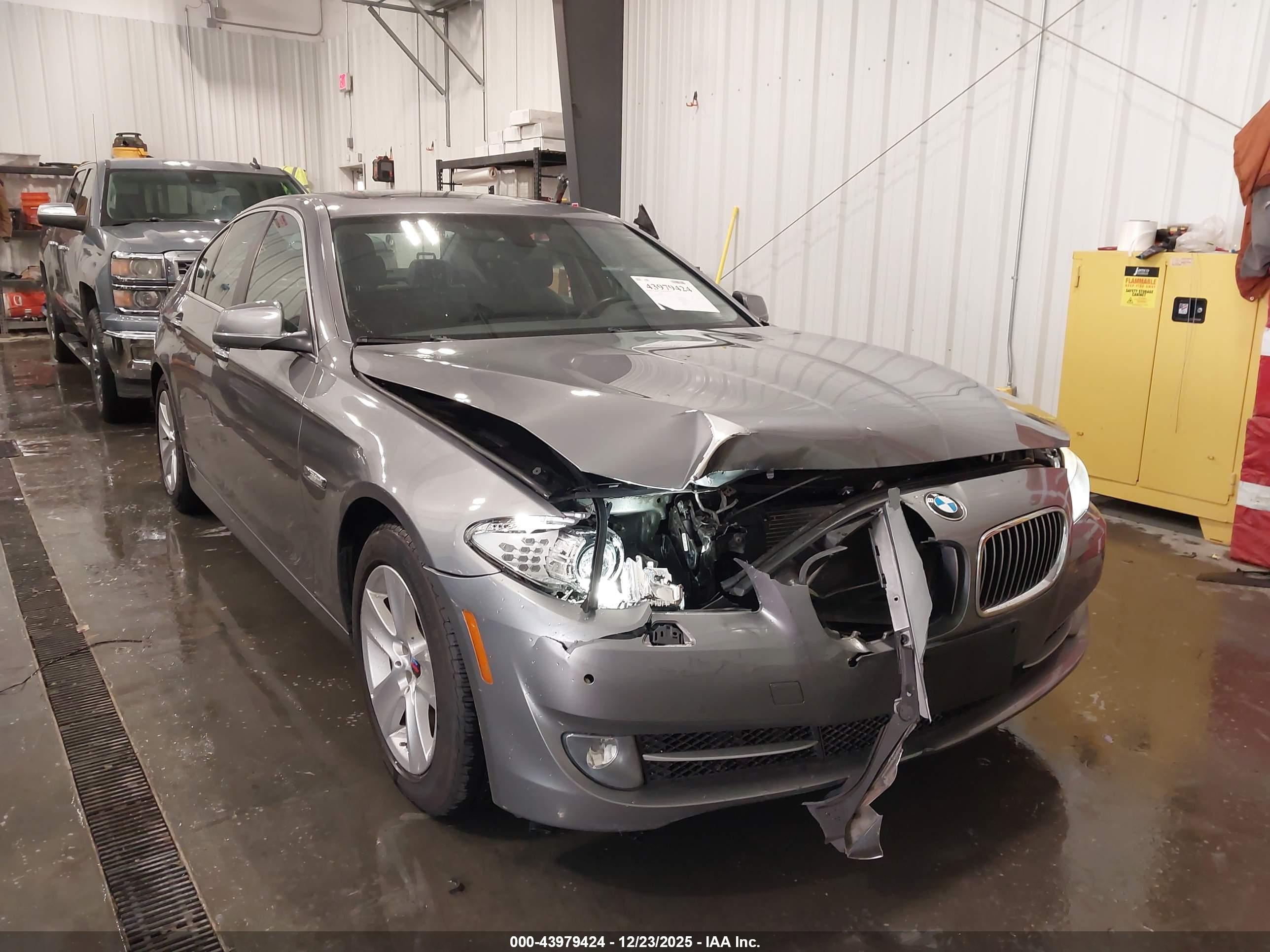 BMW 528I image 6