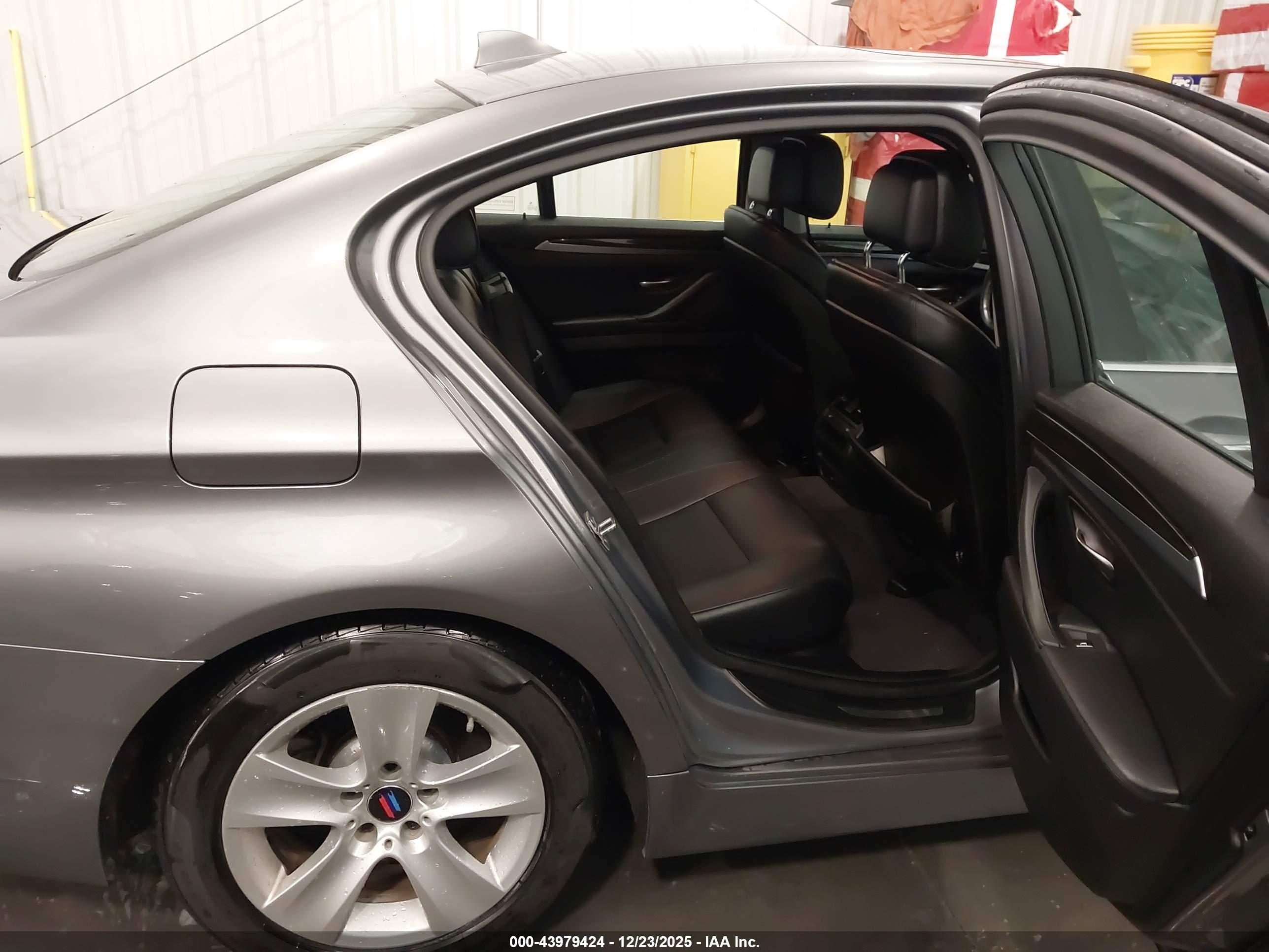 BMW 528I image 8