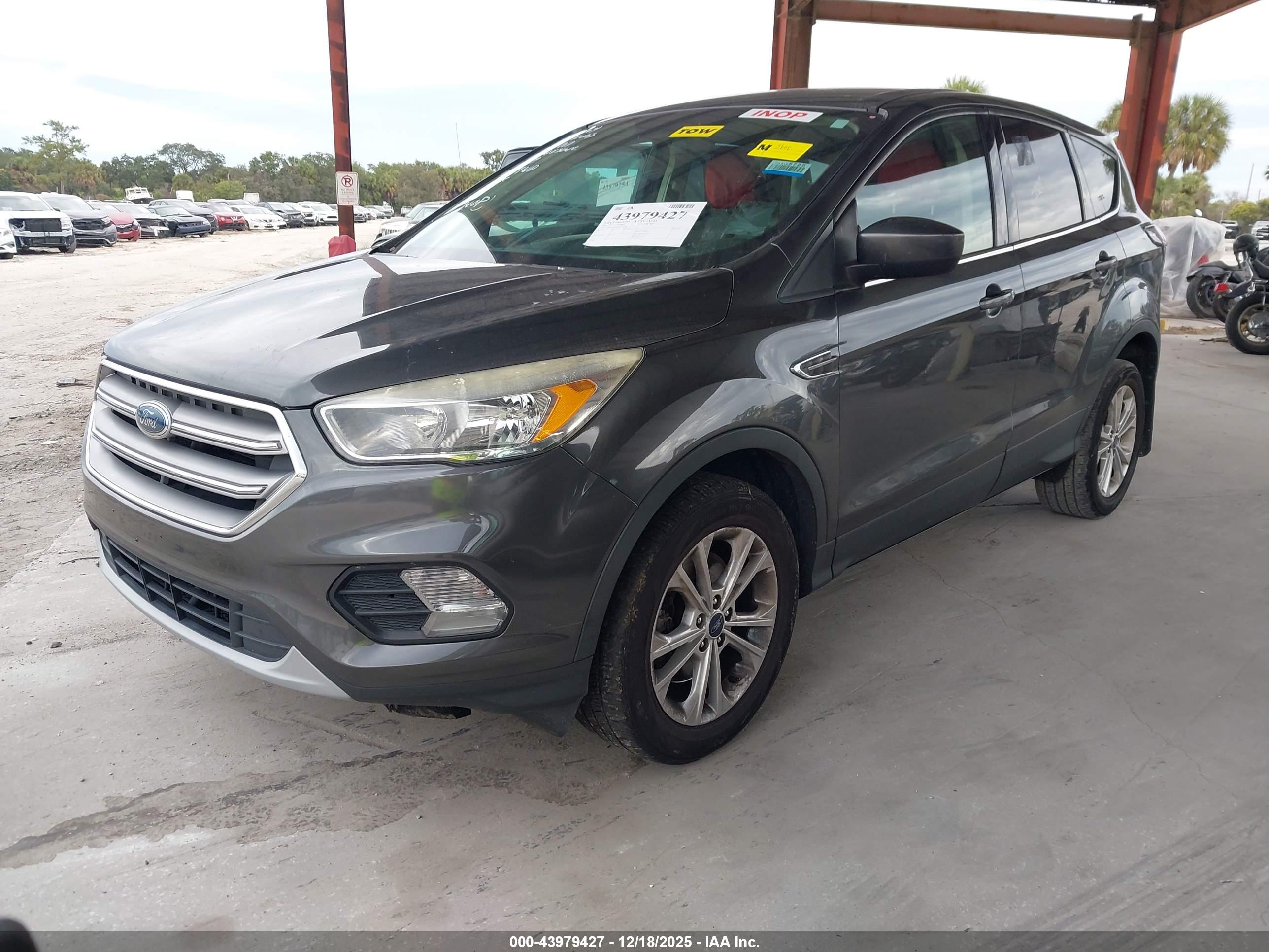 FORD ESCAPE image 2