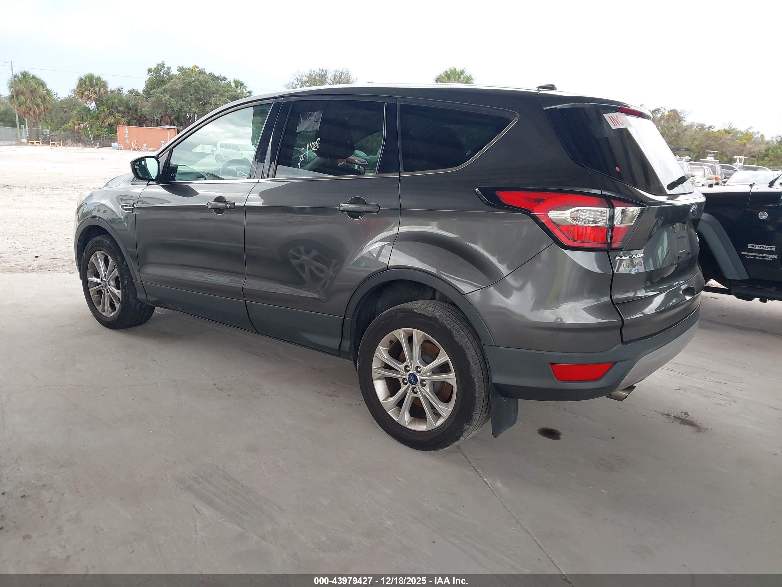 FORD ESCAPE image 3