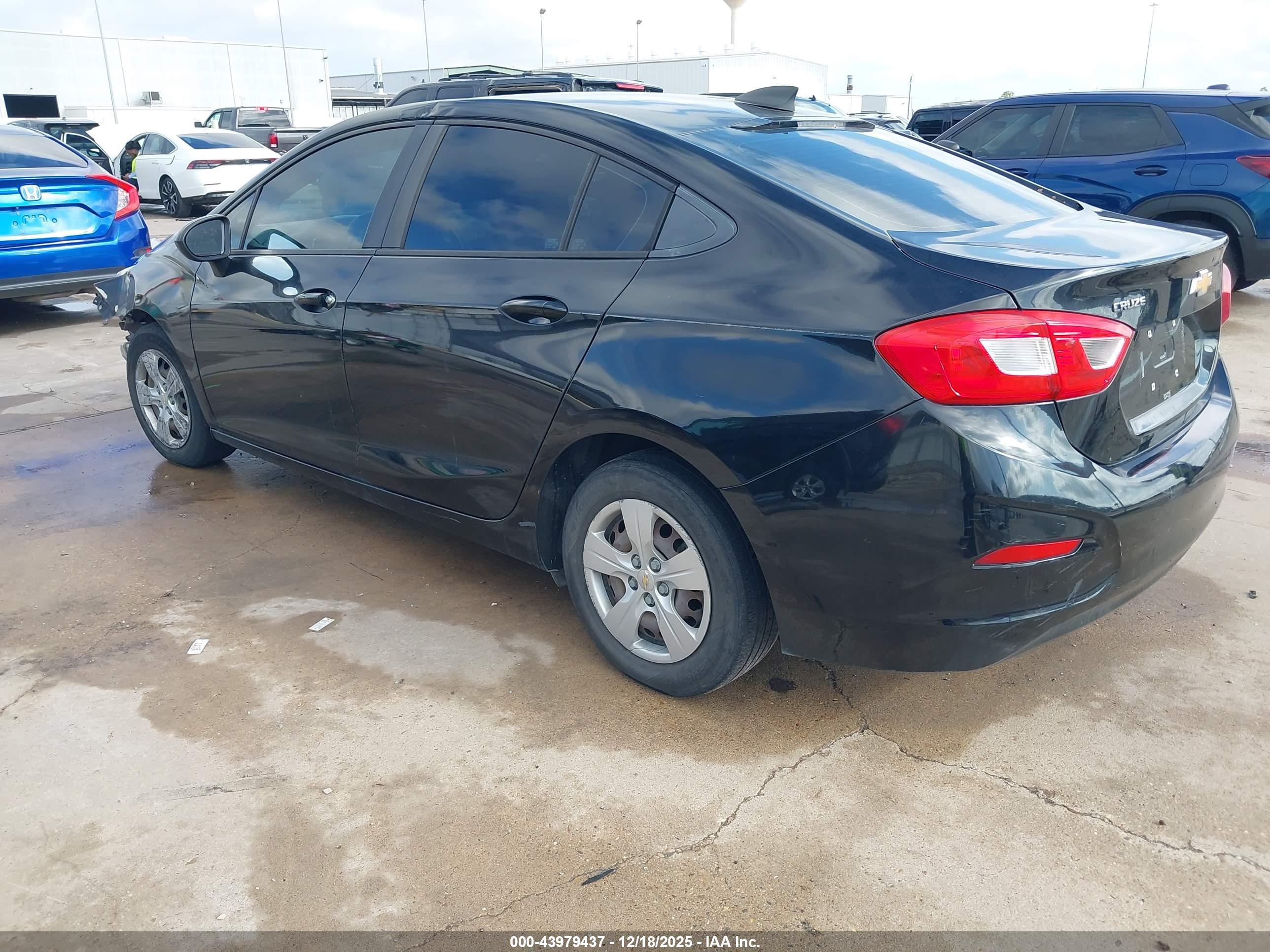 CHEVROLET CRUZE image 3