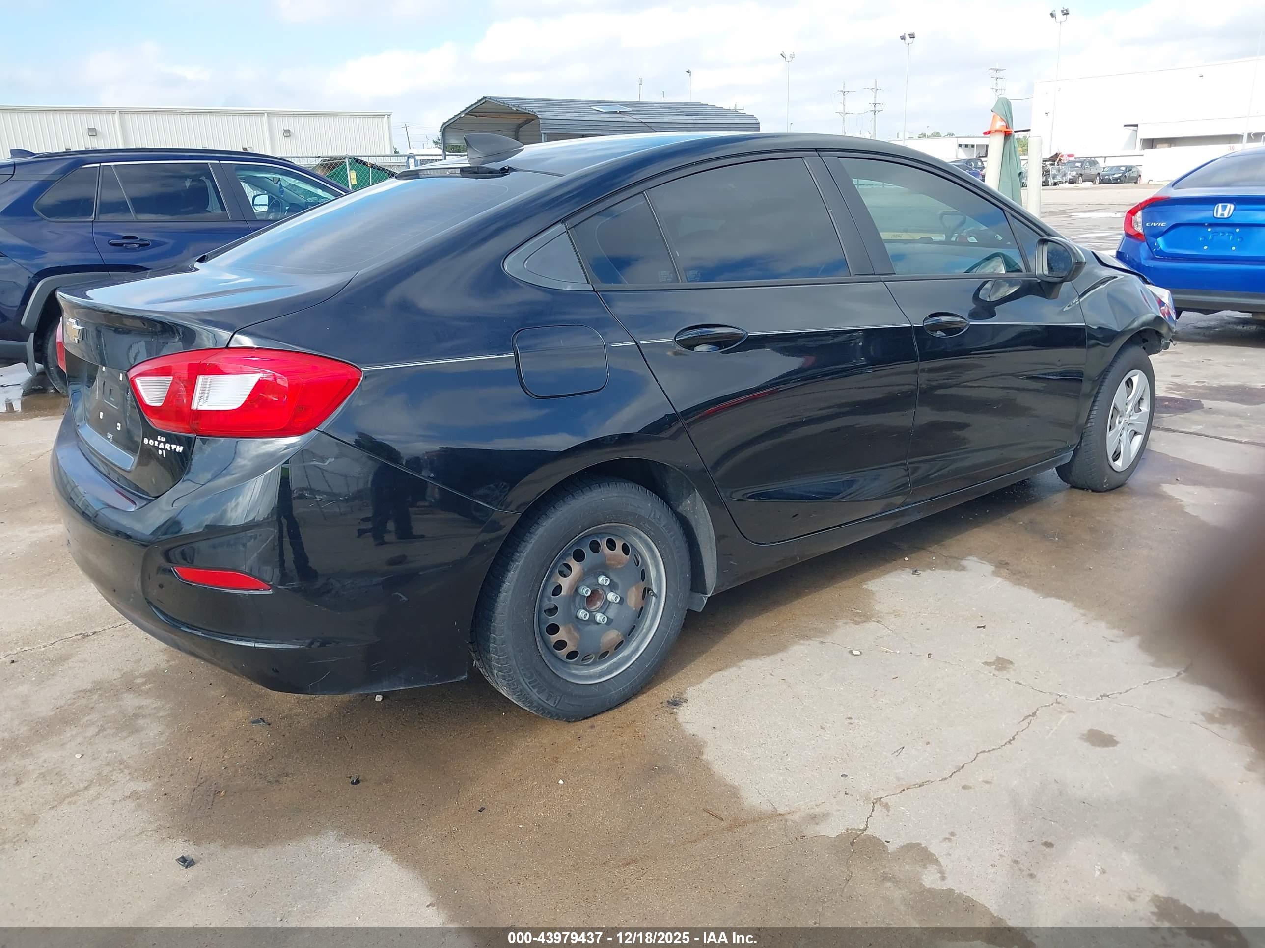 CHEVROLET CRUZE image 4