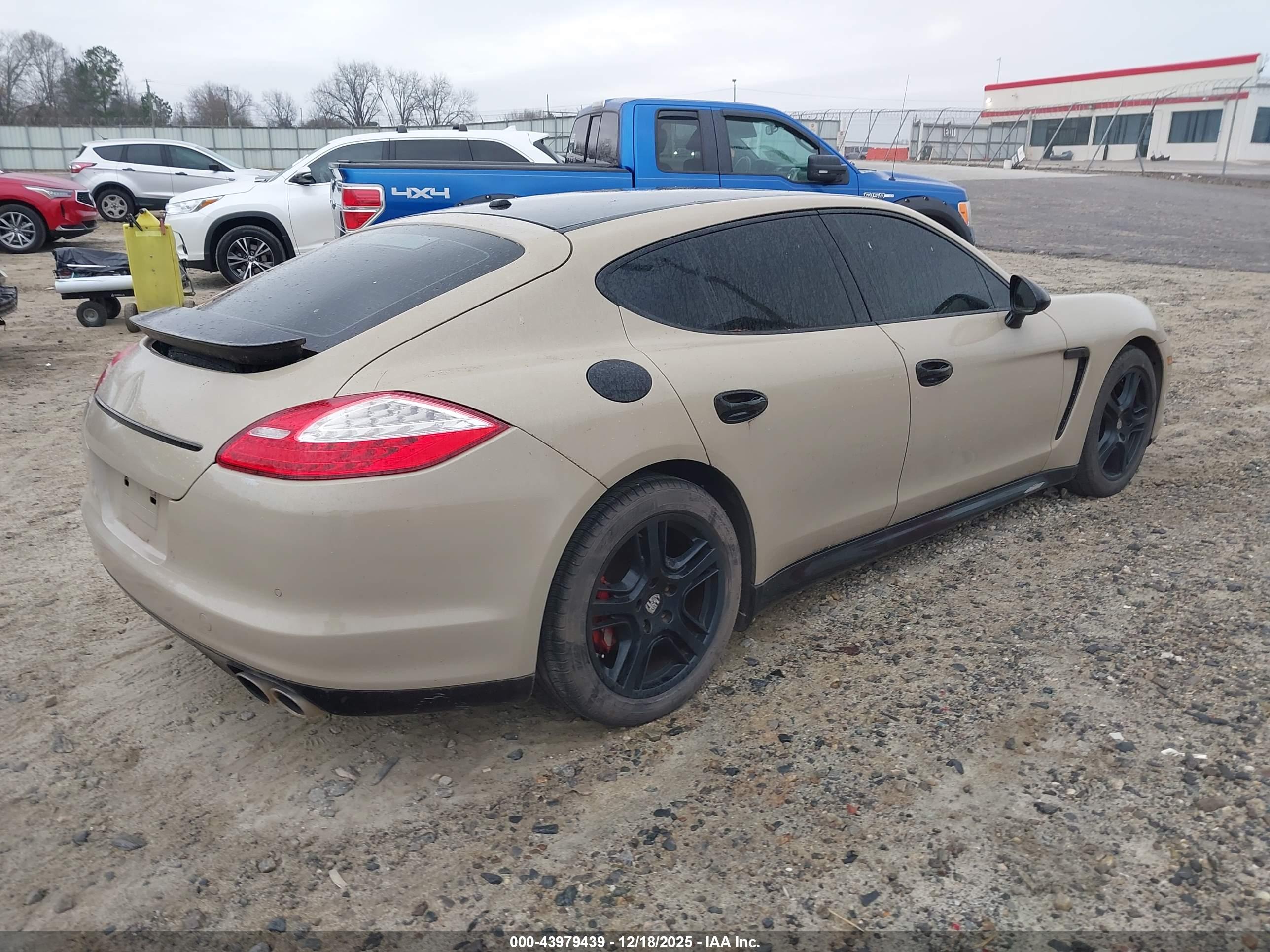 PORSCHE PANAMERA image 4