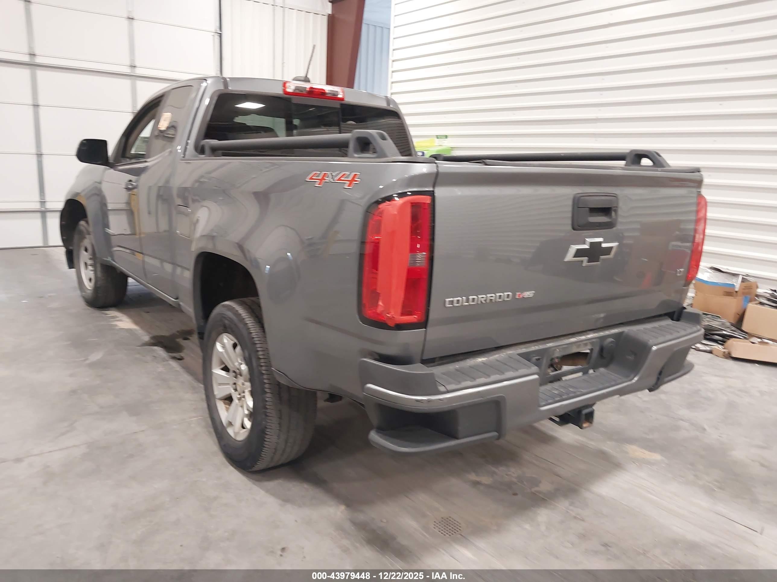 CHEVROLET COLORADO image 3