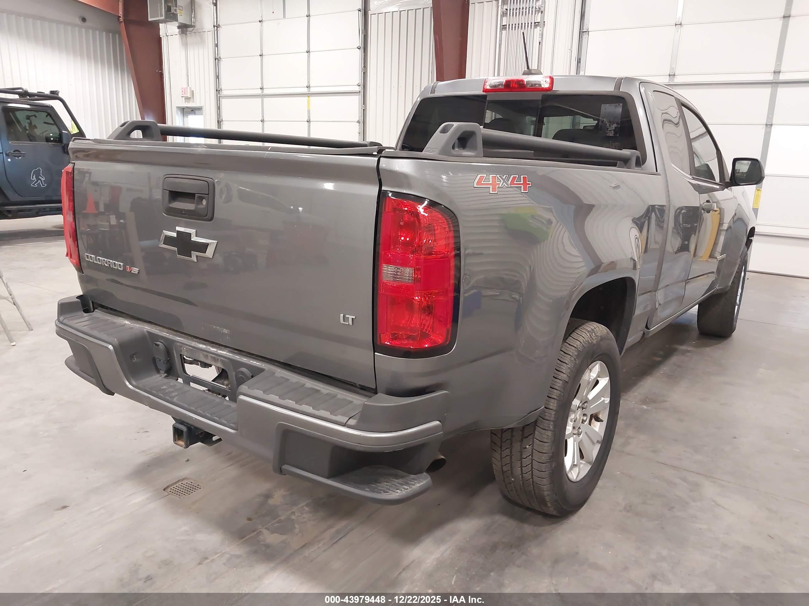 CHEVROLET COLORADO image 4