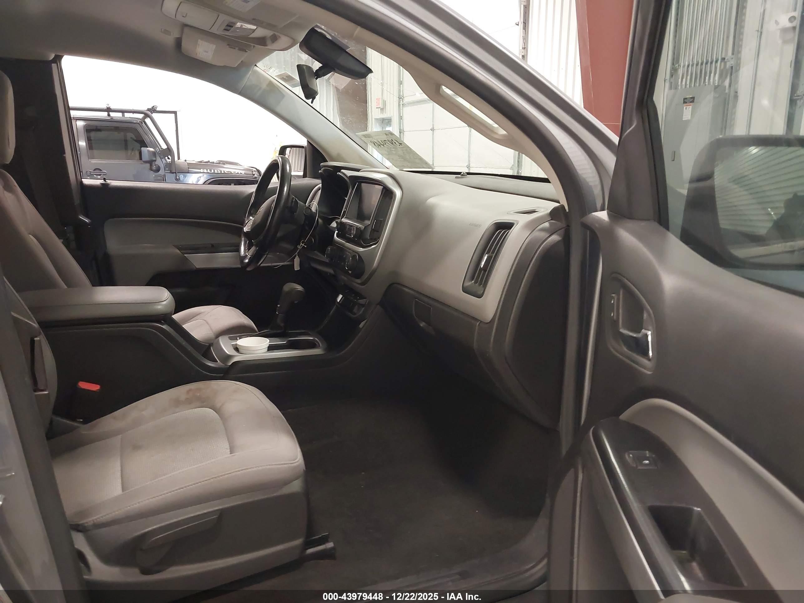 CHEVROLET COLORADO image 5
