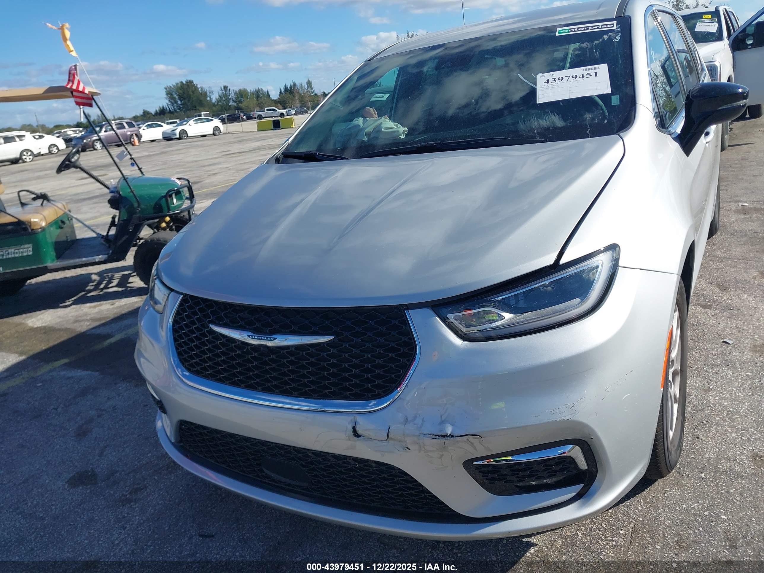 CHRYSLER PACIFICA image 6