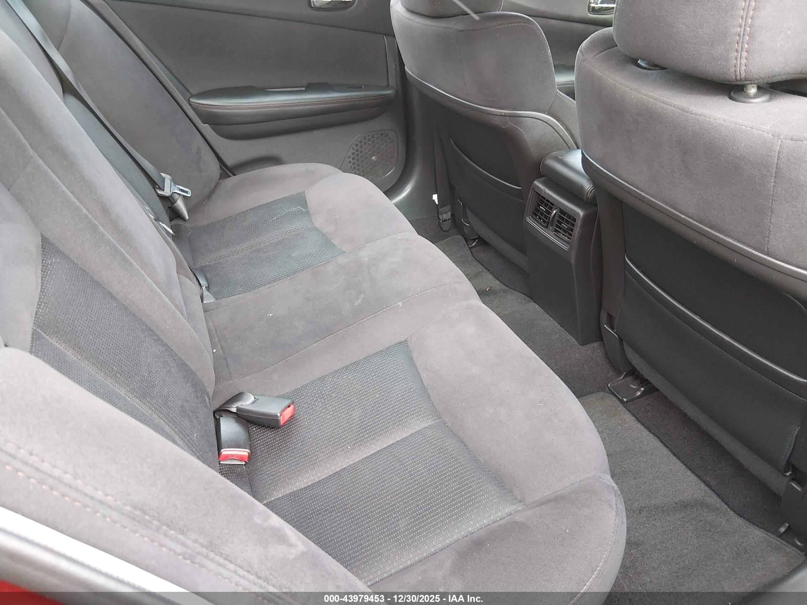 NISSAN MAXIMA image 8