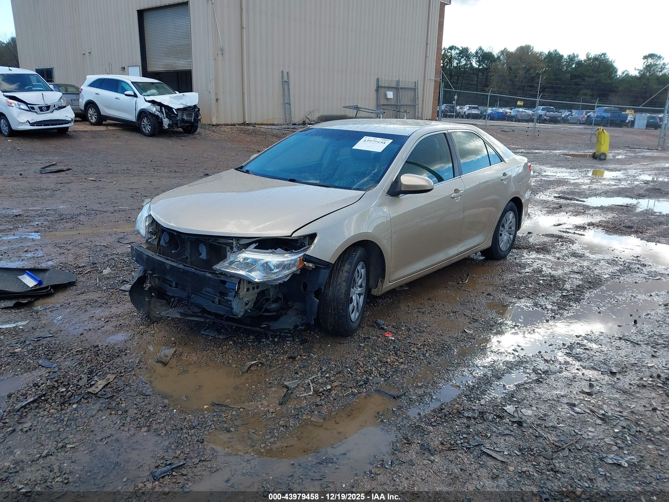 TOYOTA CAMRY image 2