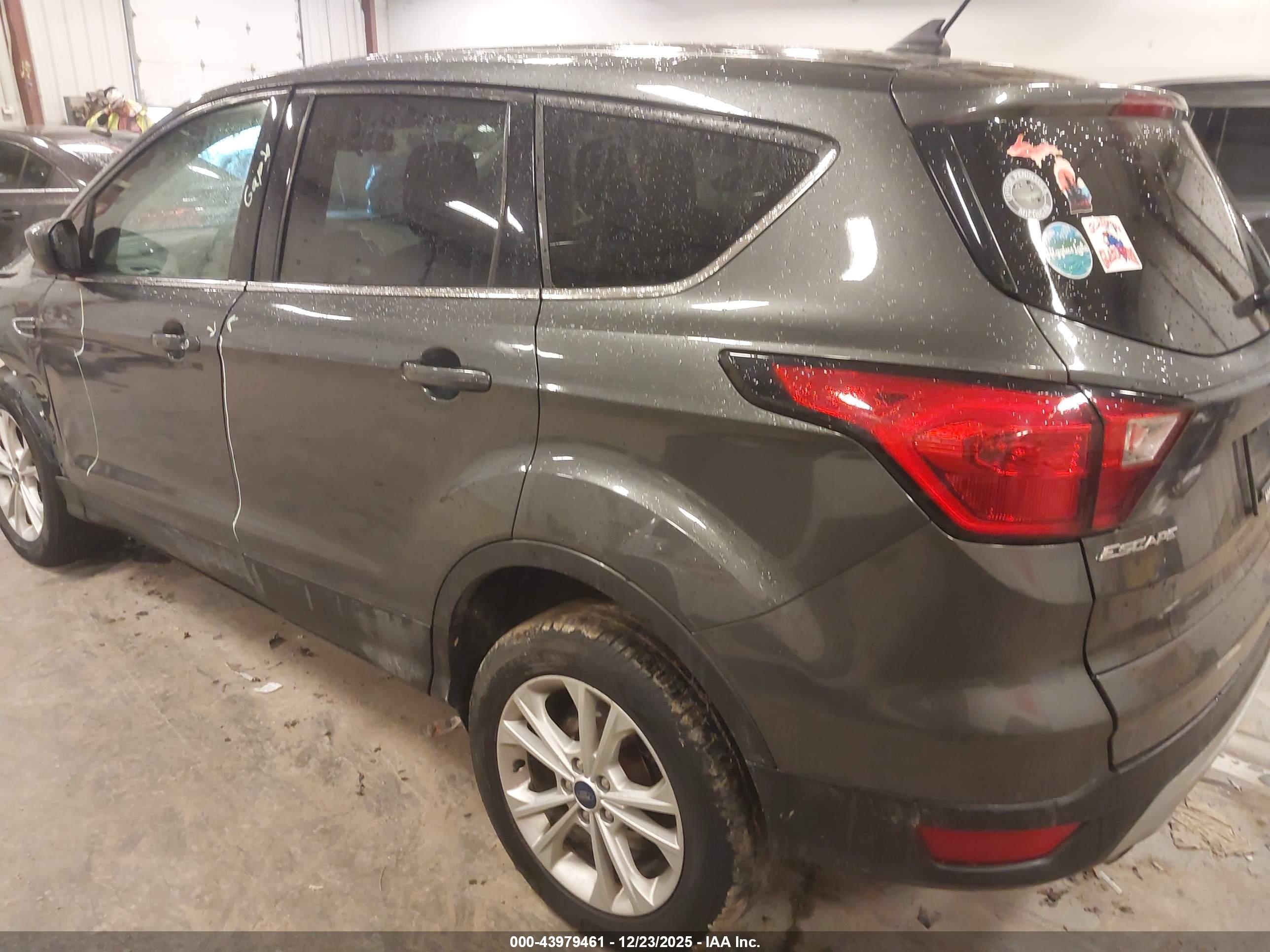 FORD ESCAPE image 3