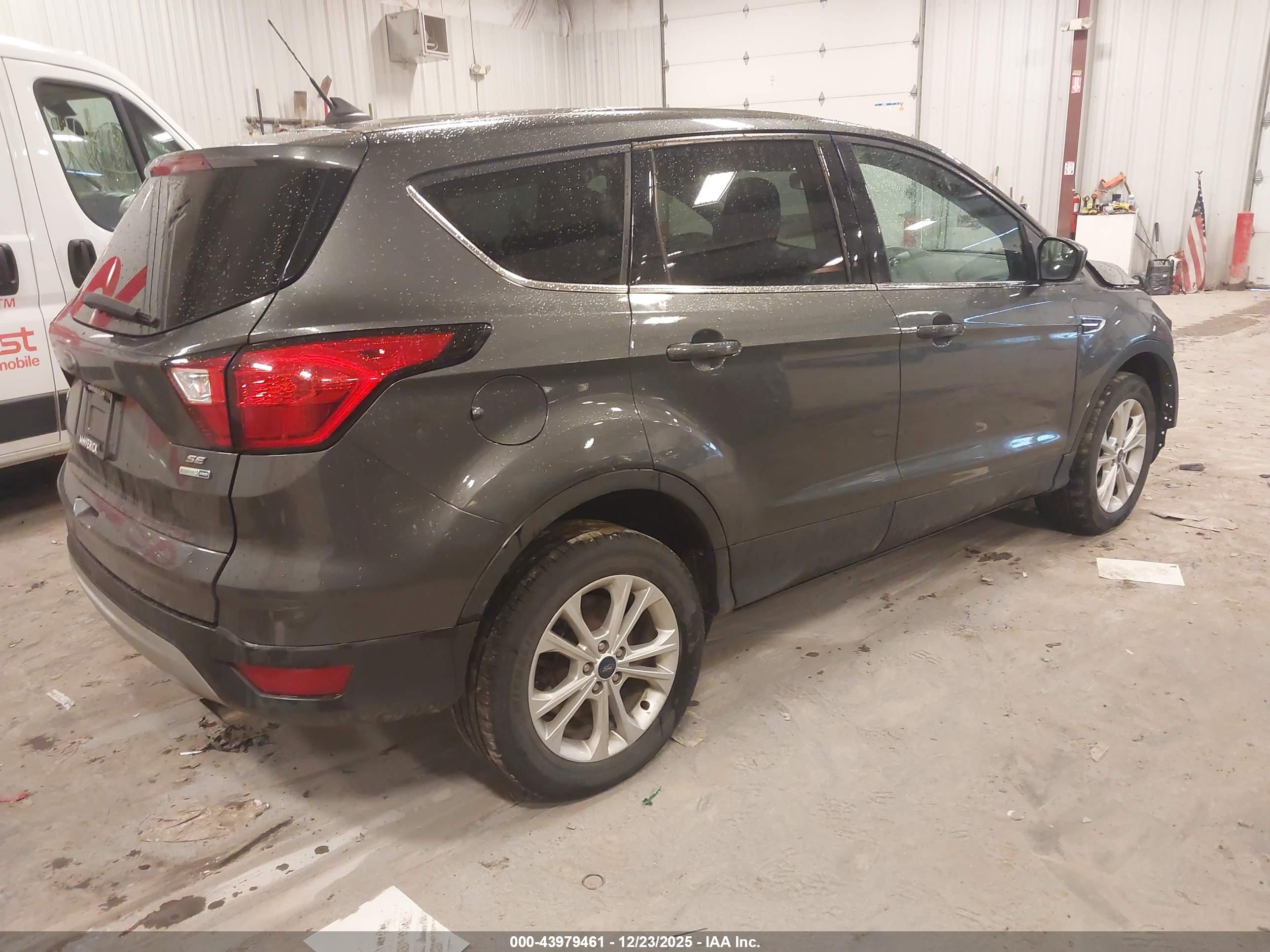 FORD ESCAPE image 4