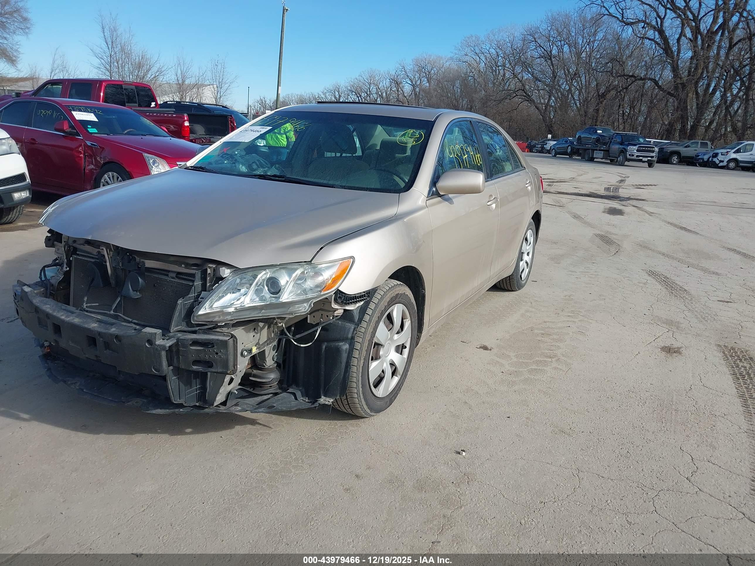 TOYOTA CAMRY image 2