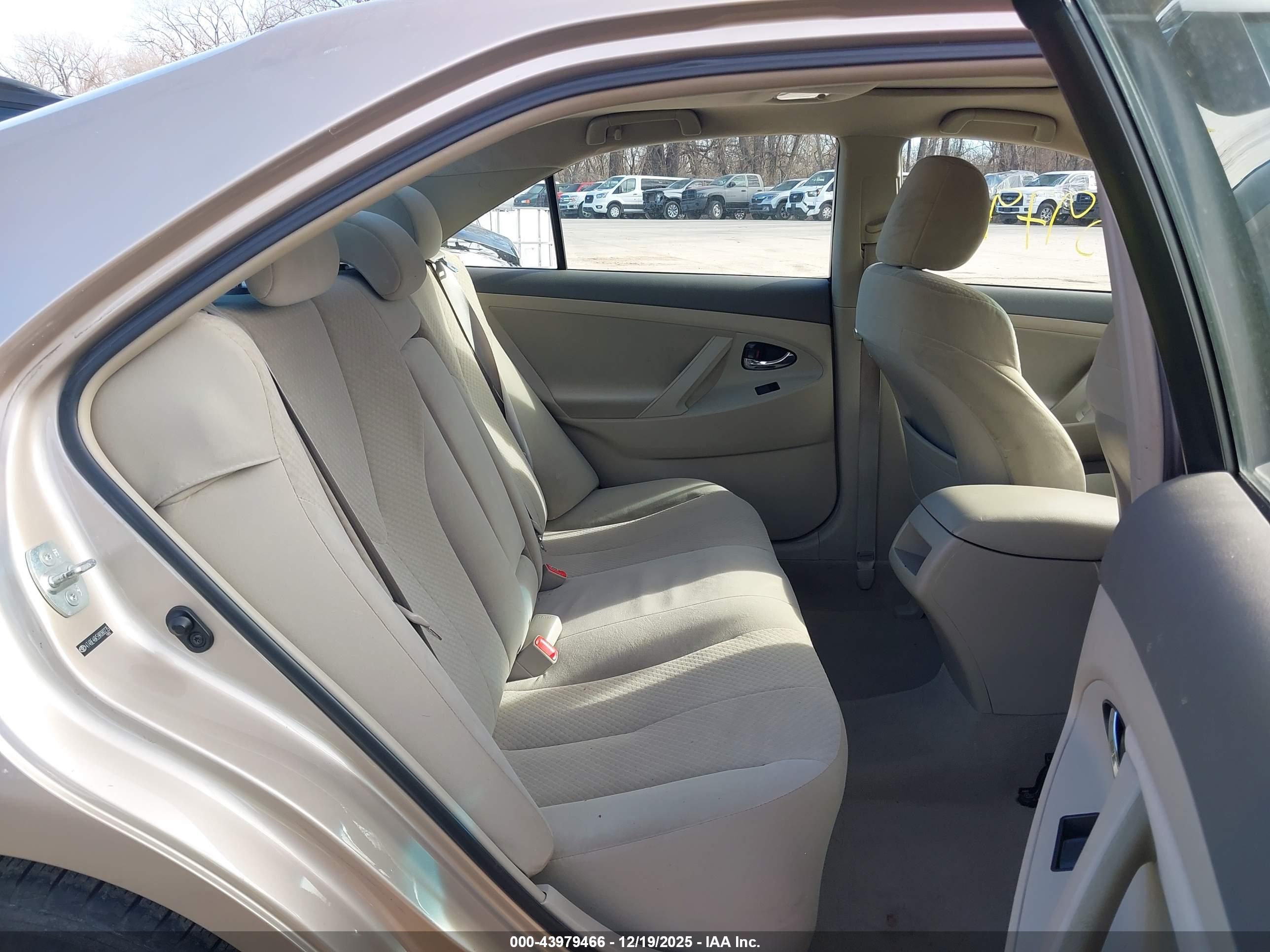 TOYOTA CAMRY image 8