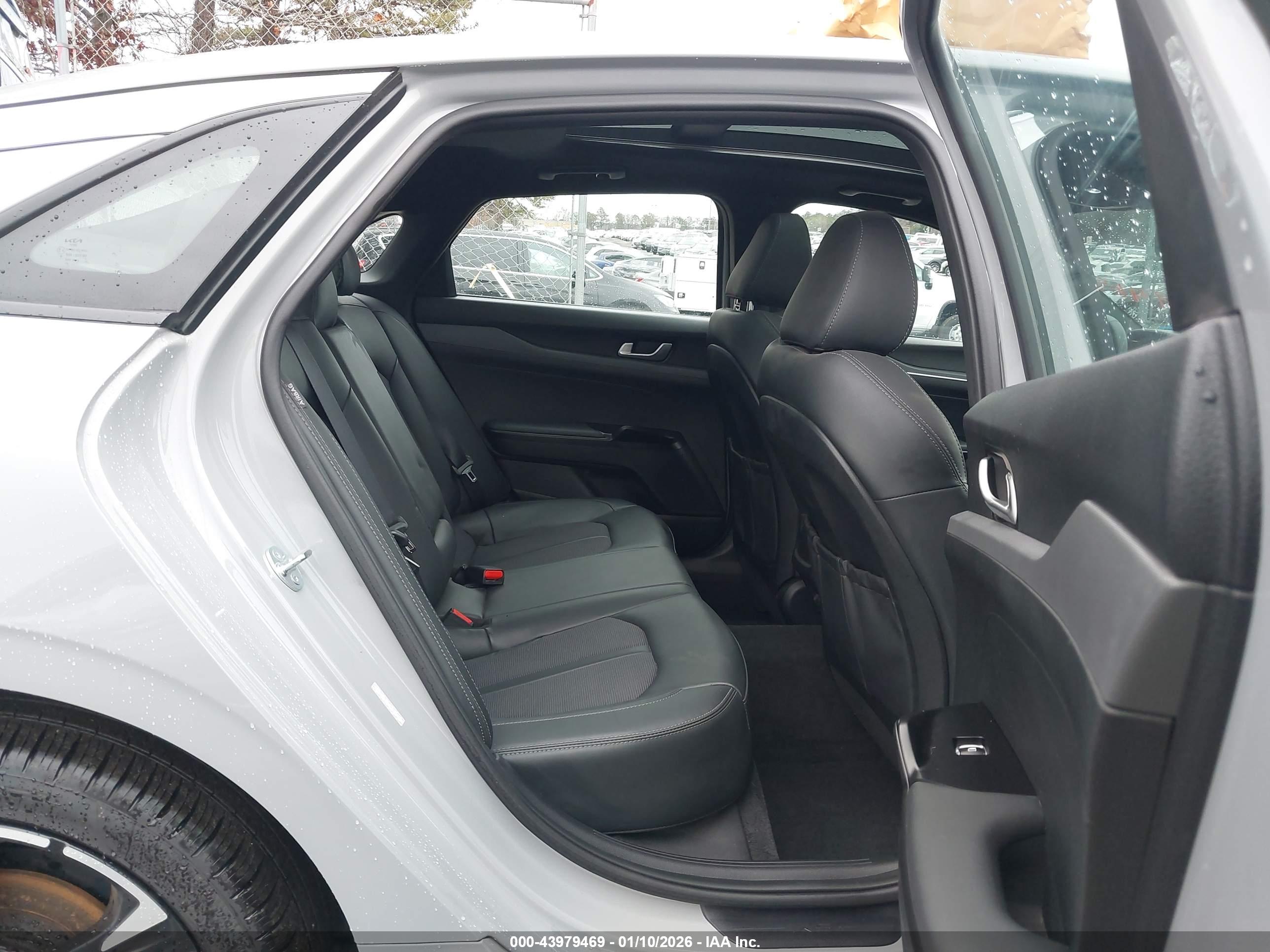 KIA K5 image 8