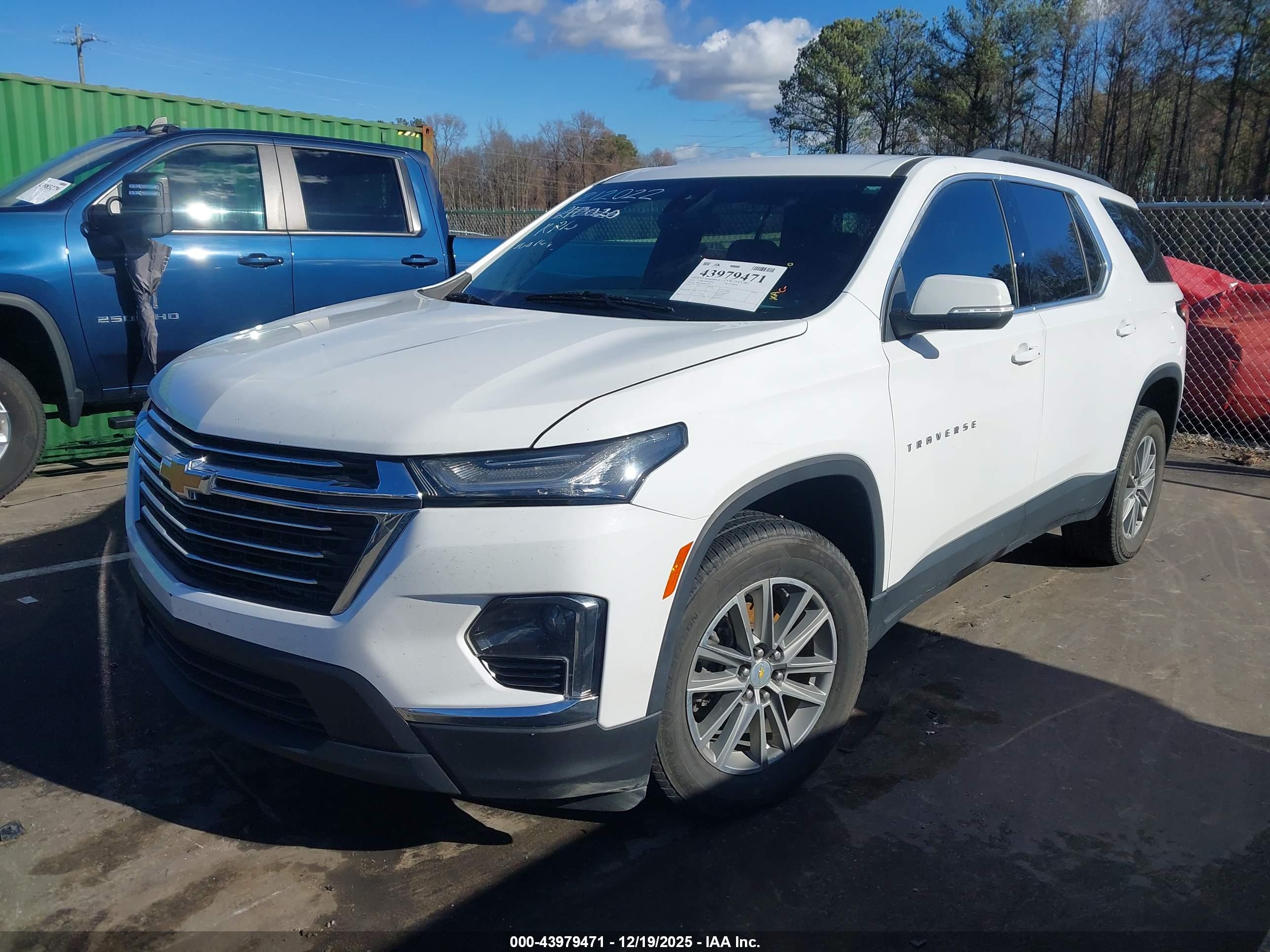 CHEVROLET TRAVERSE image 2