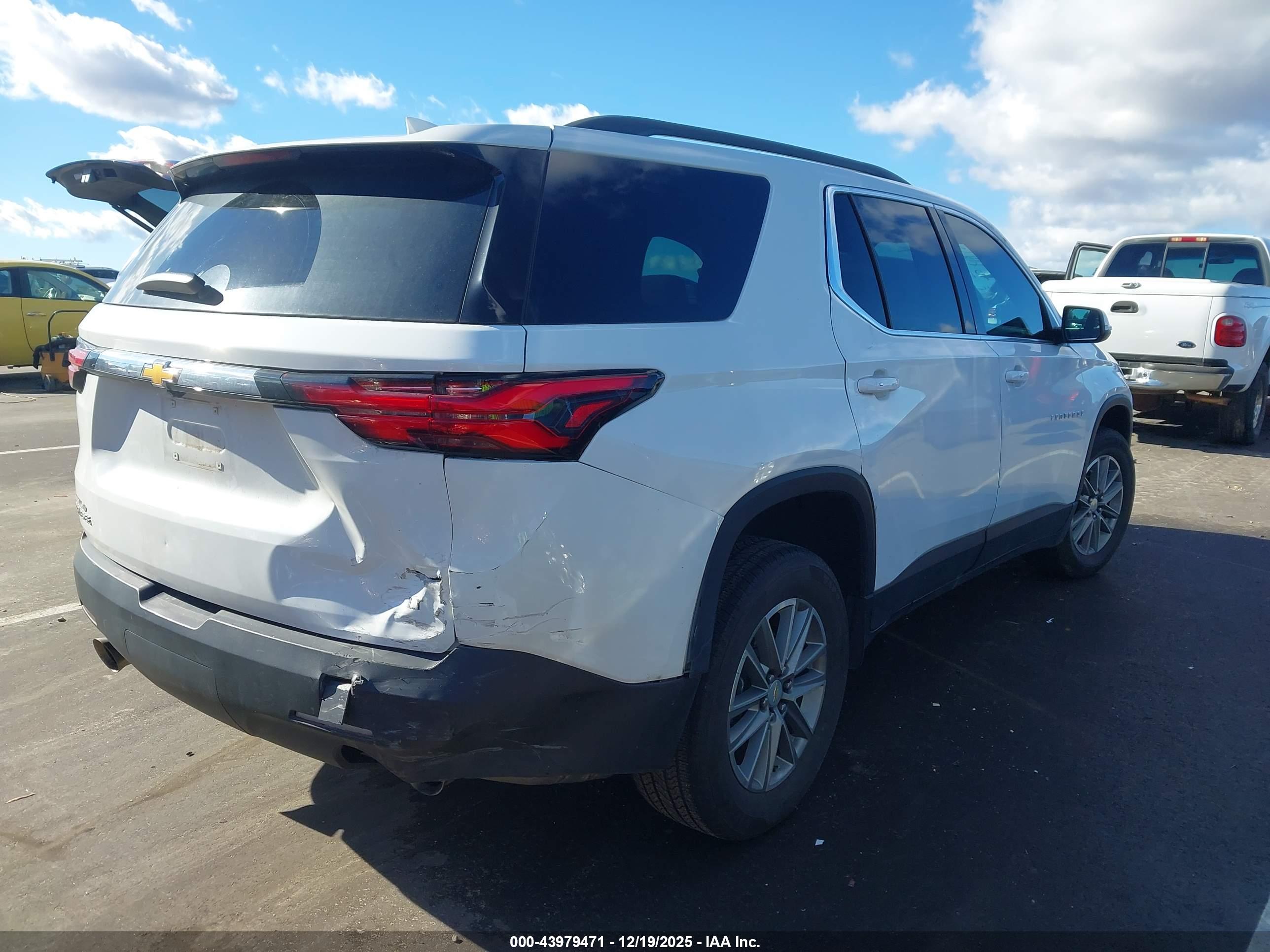 CHEVROLET TRAVERSE image 4