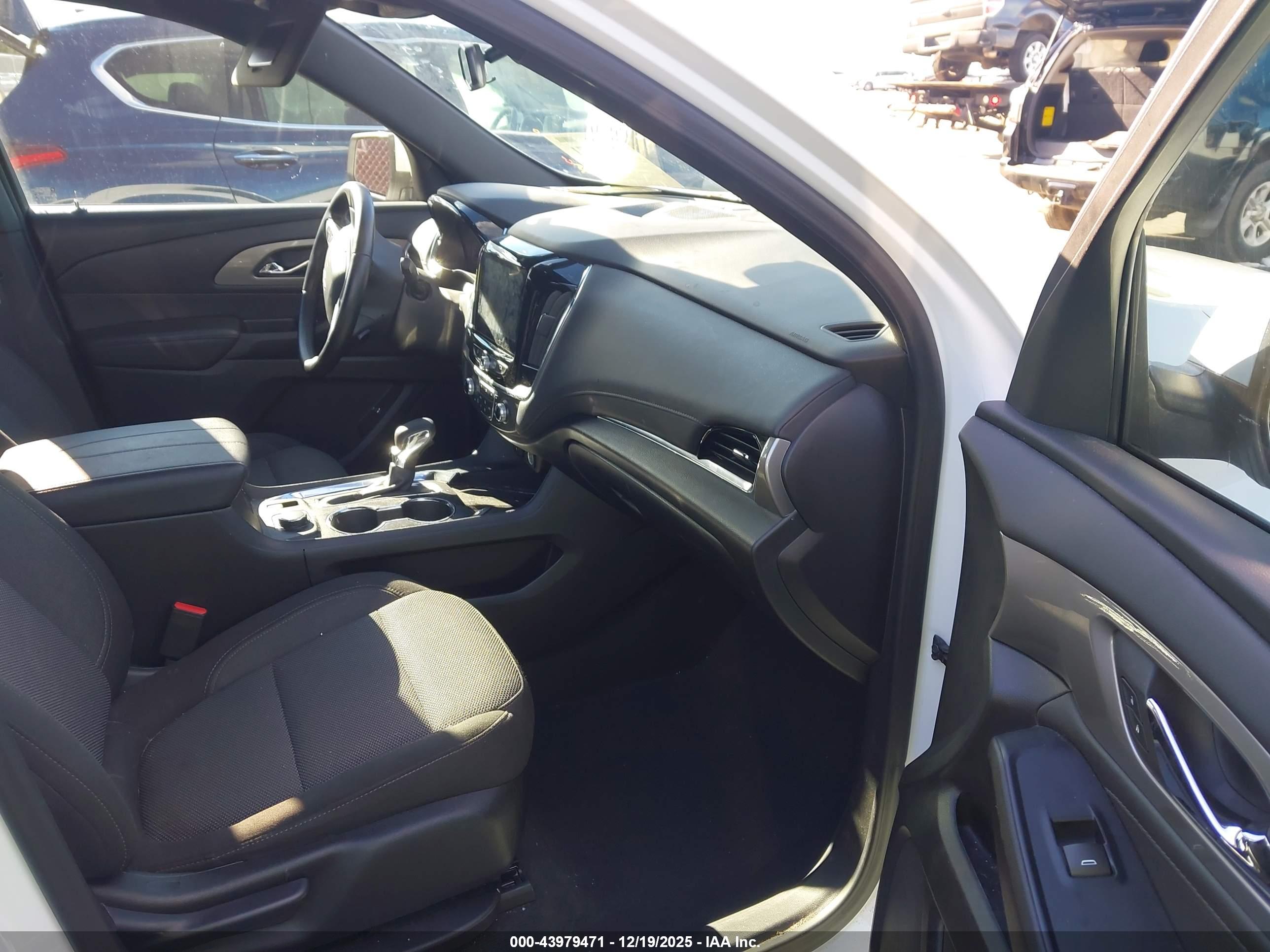 CHEVROLET TRAVERSE image 5