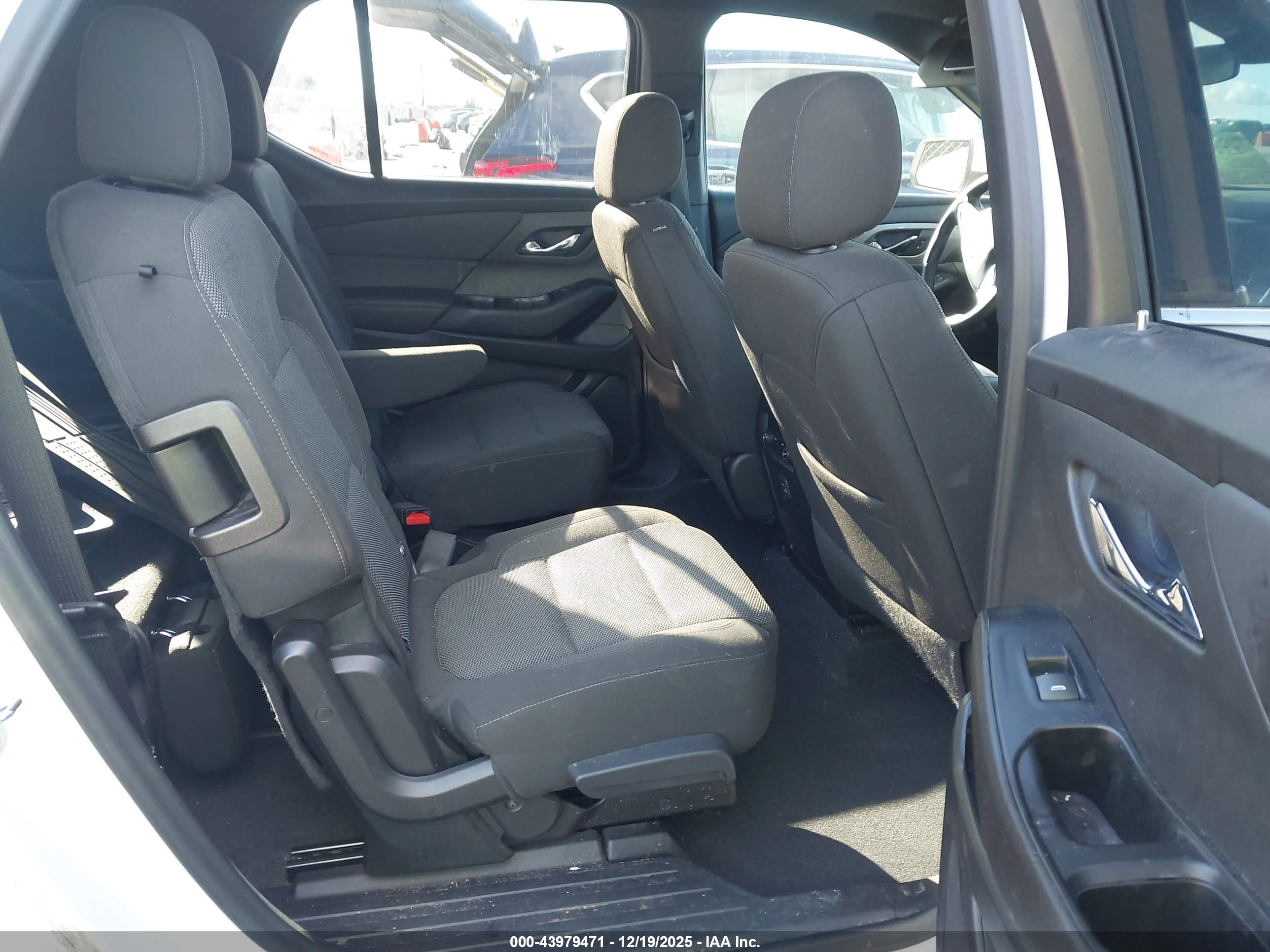CHEVROLET TRAVERSE image 8