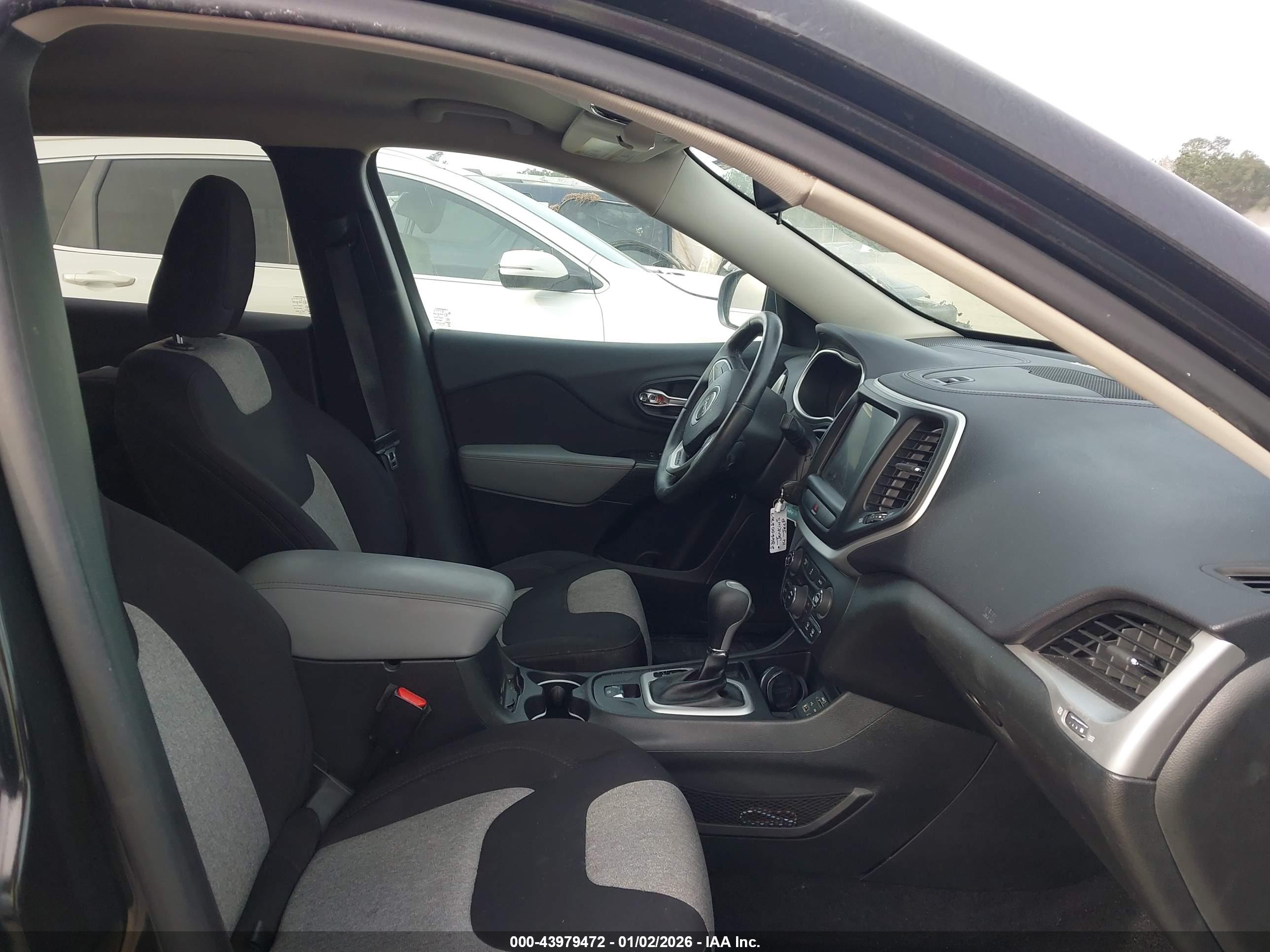 JEEP CHEROKEE image 5
