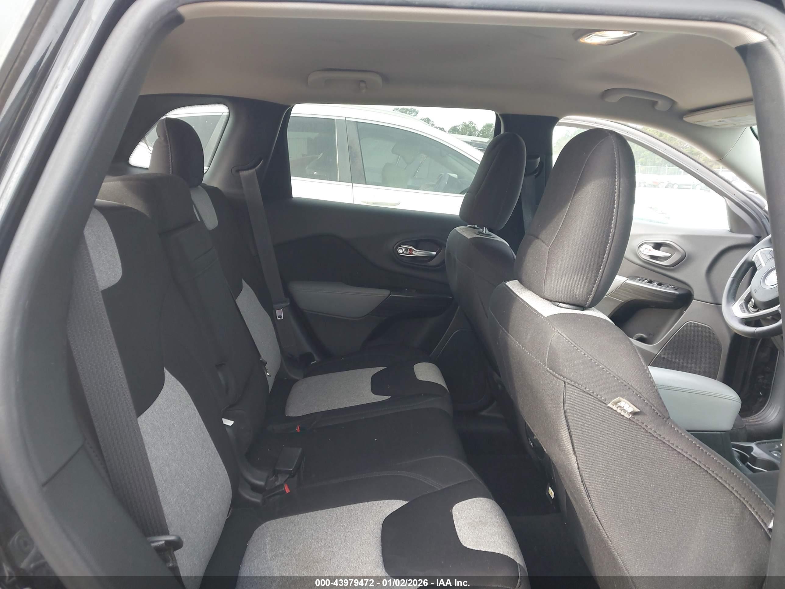 JEEP CHEROKEE image 8
