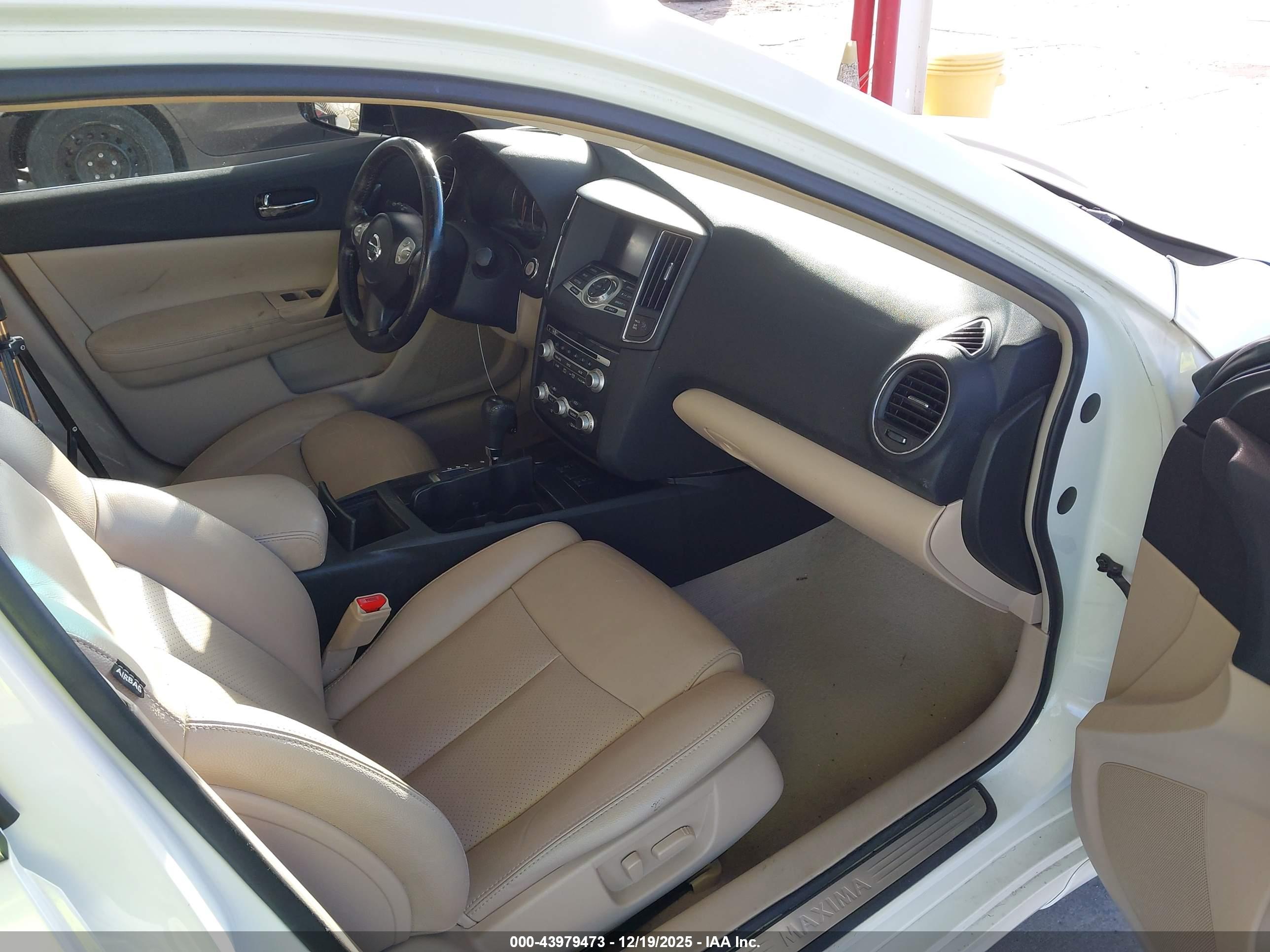 NISSAN MAXIMA image 5