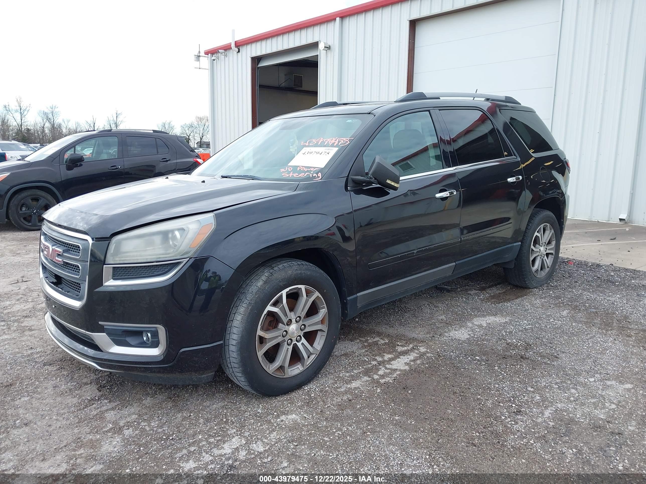 GMC ACADIA image 2