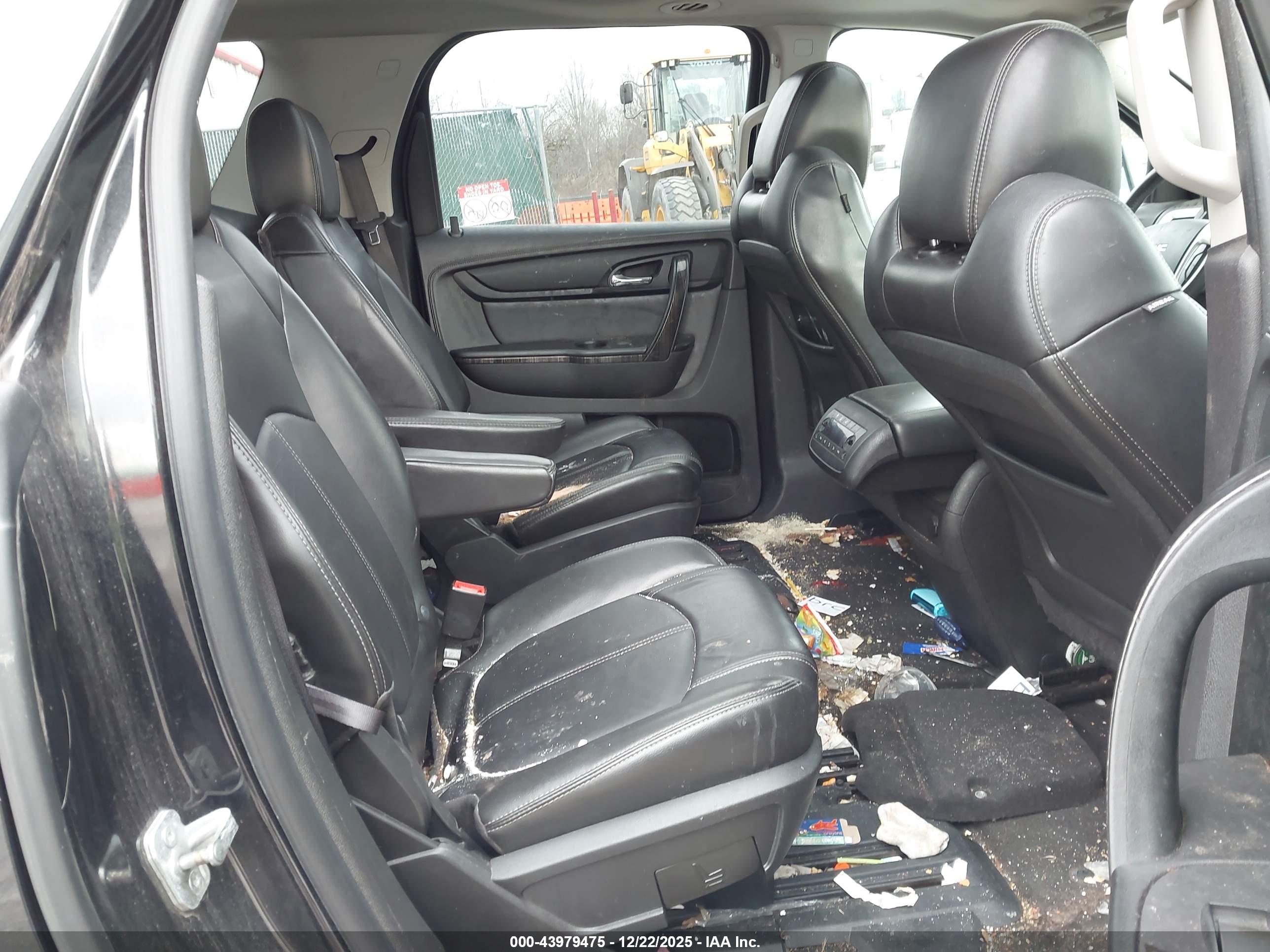 GMC ACADIA image 8