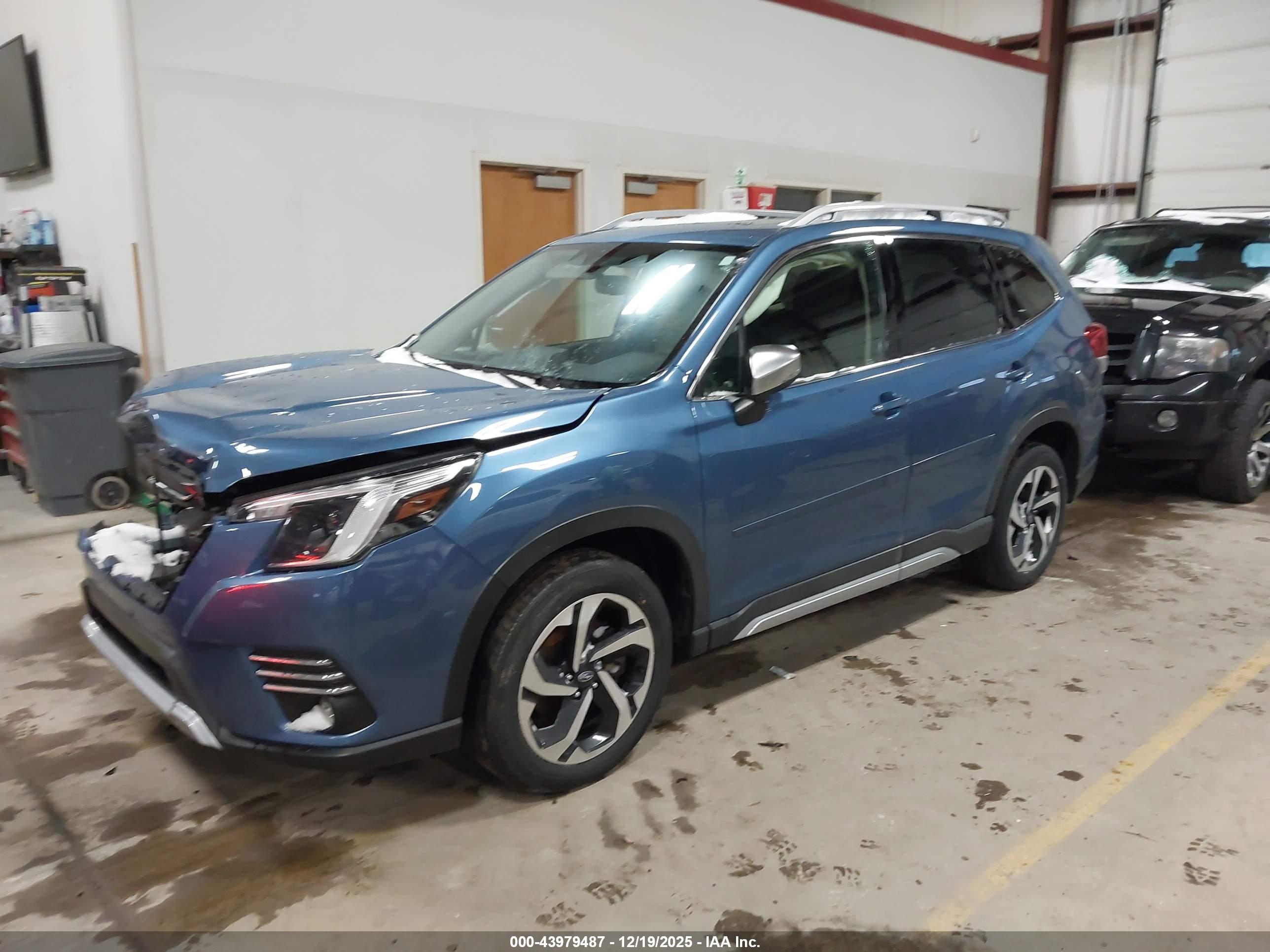 SUBARU FORESTER image 2
