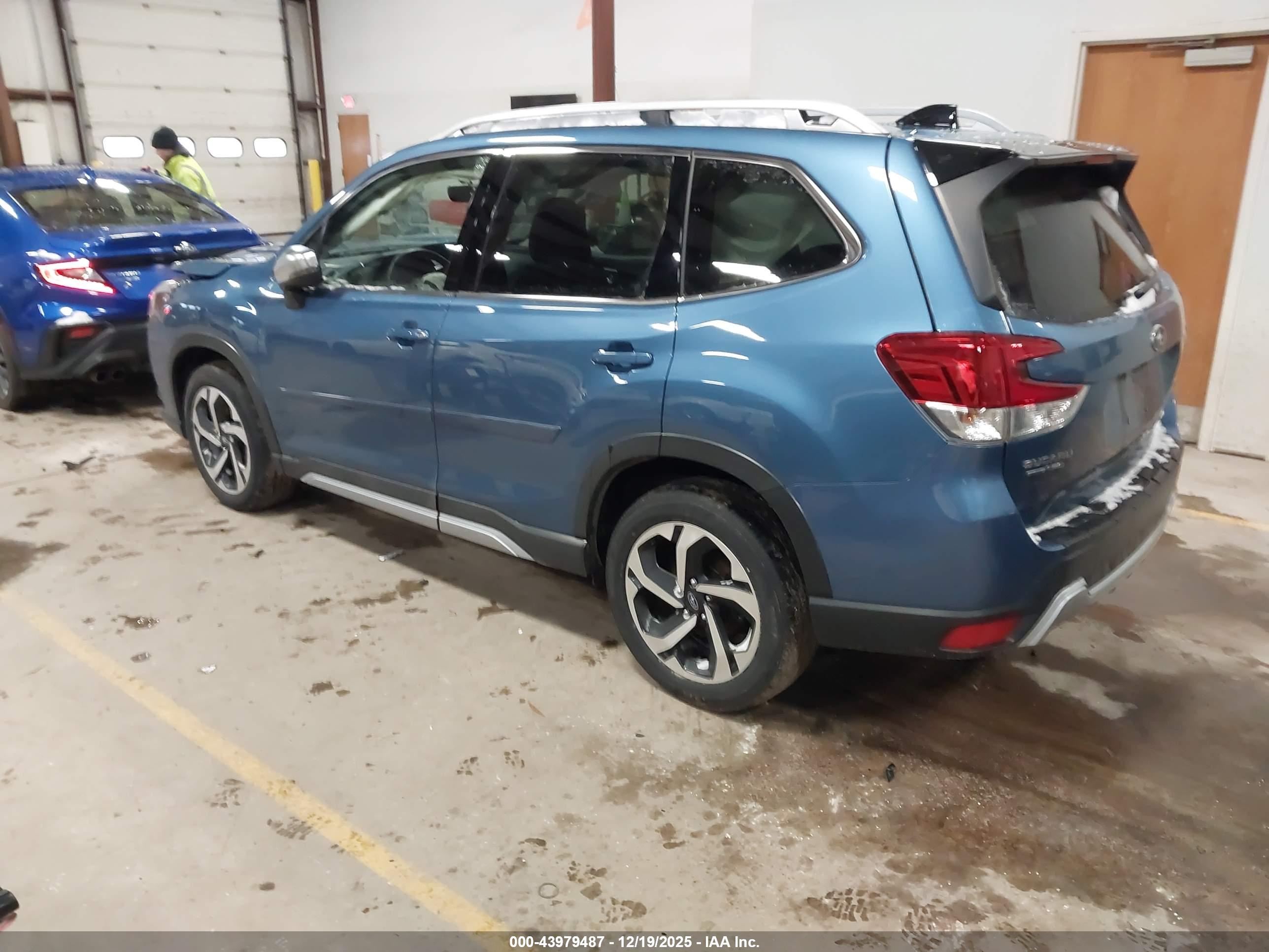 SUBARU FORESTER image 3