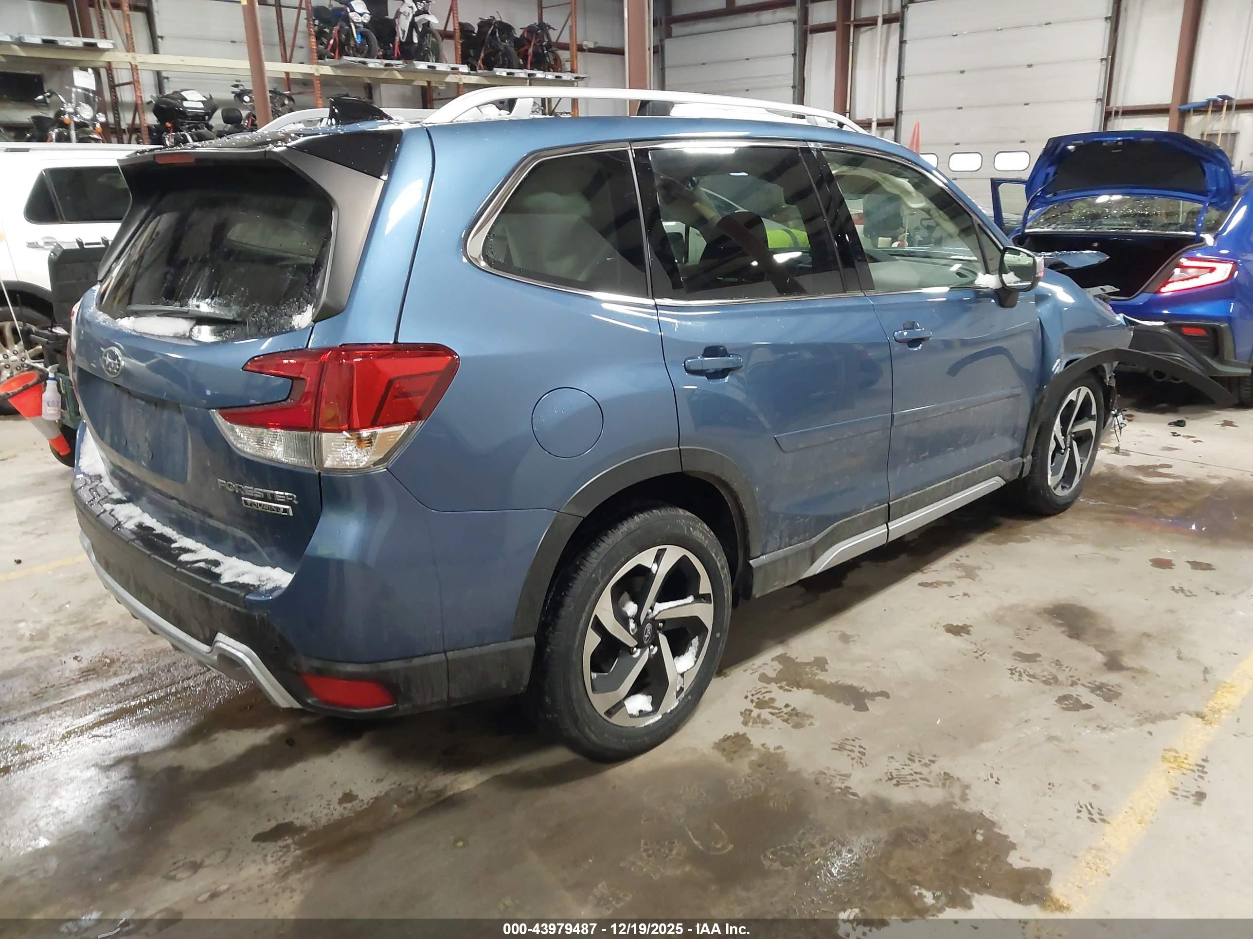SUBARU FORESTER image 4