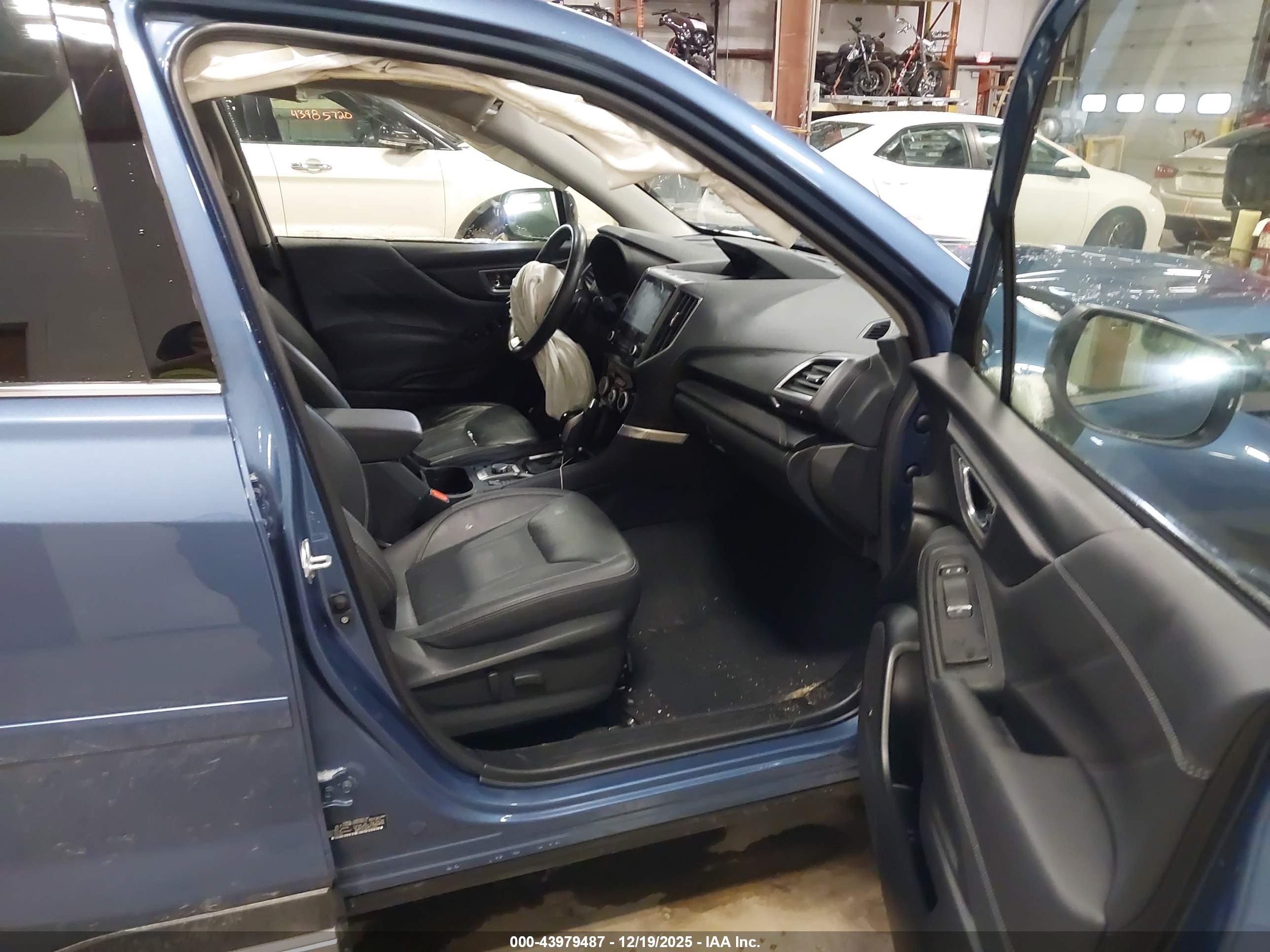SUBARU FORESTER image 5